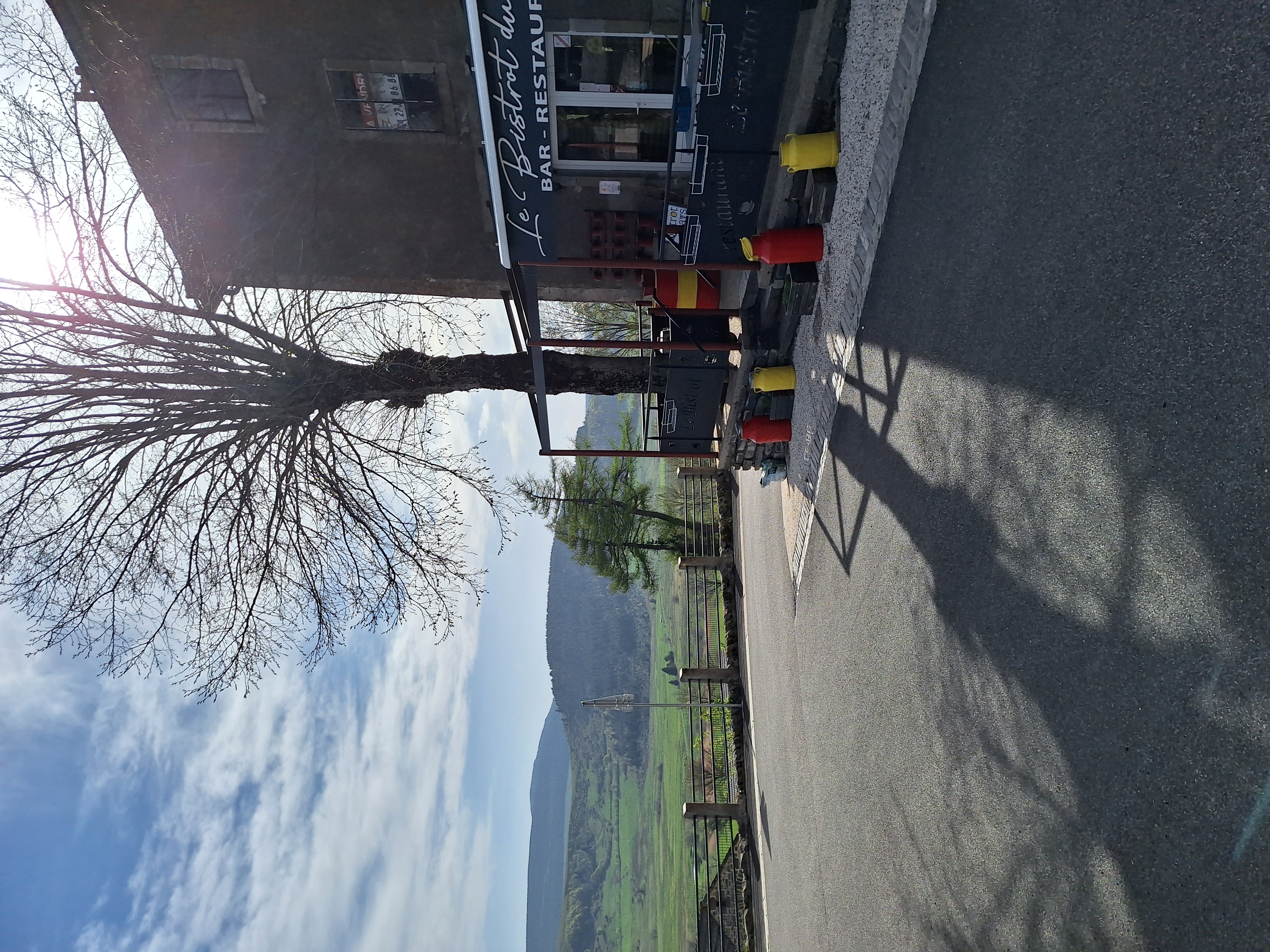 À vendre, fonds de commerce restaurant/bar situé à Chaudeyrolles, au pied du Mézenc, dans un secteur touristique (station de ski, gîtes, nature).
Restaurant comprenant :
40 places en salle
30 places en terrasse
Bar en bois
Grande cuisine équipée
2 réserves
Sanitaires
Matériel en bon état
➡️ Licence IV attachée aux murs (non incluse dans la vente)
💼 Vente pour cause de retraite
💶 Prix : 25 000 € TTC
📞 Pour plus d’informations, me contacter