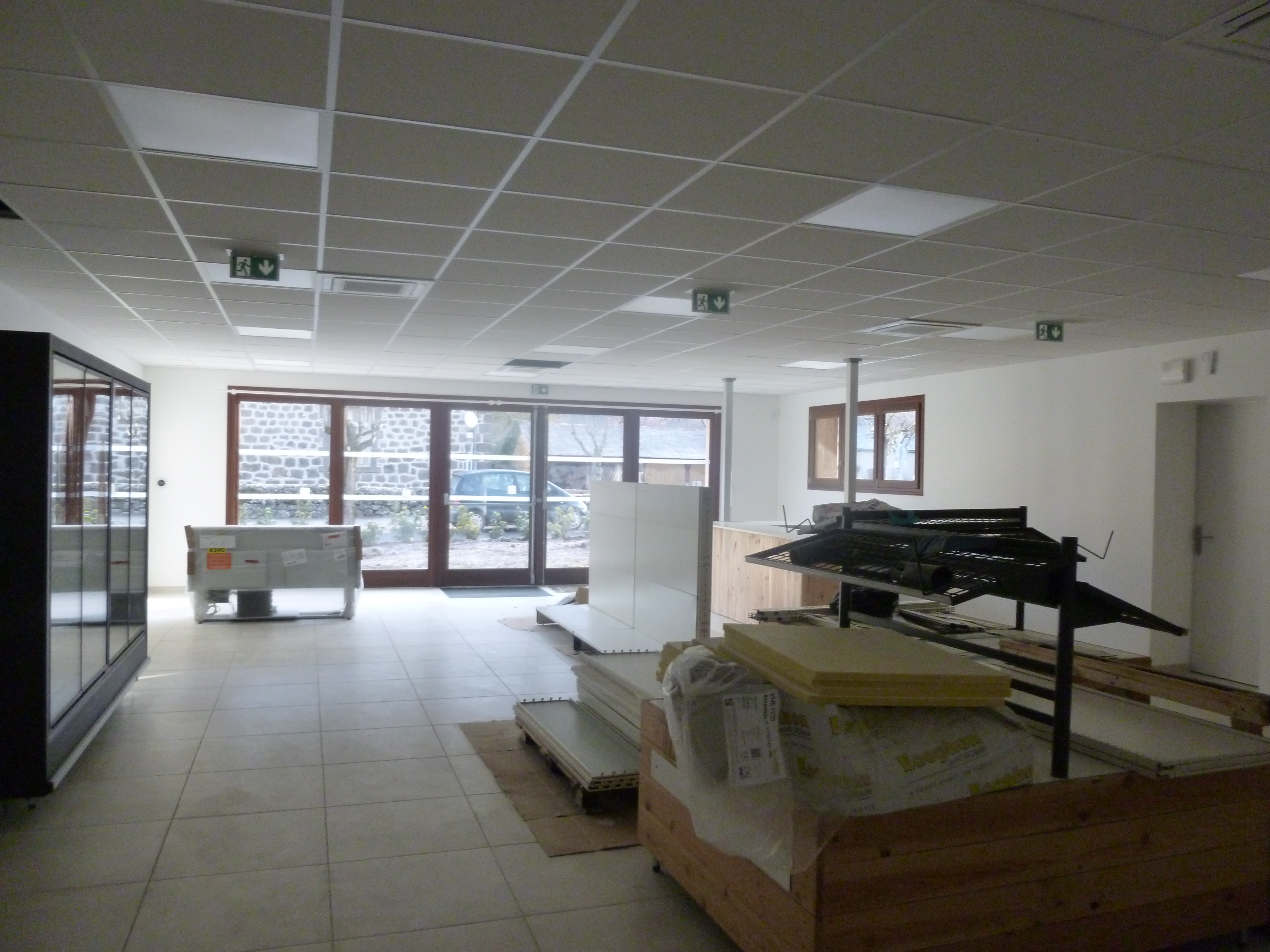 location gerance bar restaurant epicerie tout equipe logement independant prevoir tournee dans villages environnant profil professionnel de la restauration 
avec experience souhaite petite mise de depart stock a creer batiment neuf
affaire a saisir gastronomie locale et ouvriere