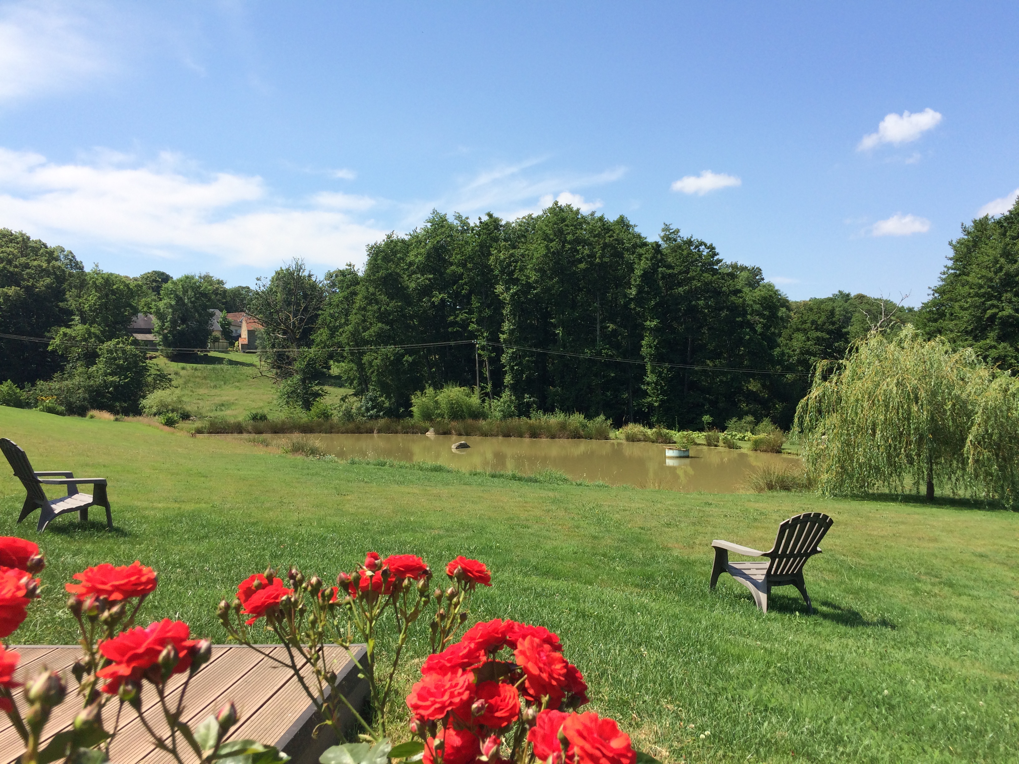 Vous êtes à la recherche d'une opportunité d'investissement unique et lucrative ? Ne cherchez plus ! 
Nous vous proposons à le vente un ensemble de maisons magnifiquement rénovées et exploitées en gîte. La situation est idéale, dans un cadre pittoresque et idyllique propice à la détente et au tourisme. 
Ces maisons offrent tout le confort nécessaire pour accueillir des voyageurs en quête d'authenticité et de calme. 
La décoration est soignée et chaque bâtiment est équipé de matériel, récent, parfaitement fonctionnel, permettant un début d'exploitation immédiat. 
Un bien d'exception à ne pas manquer.