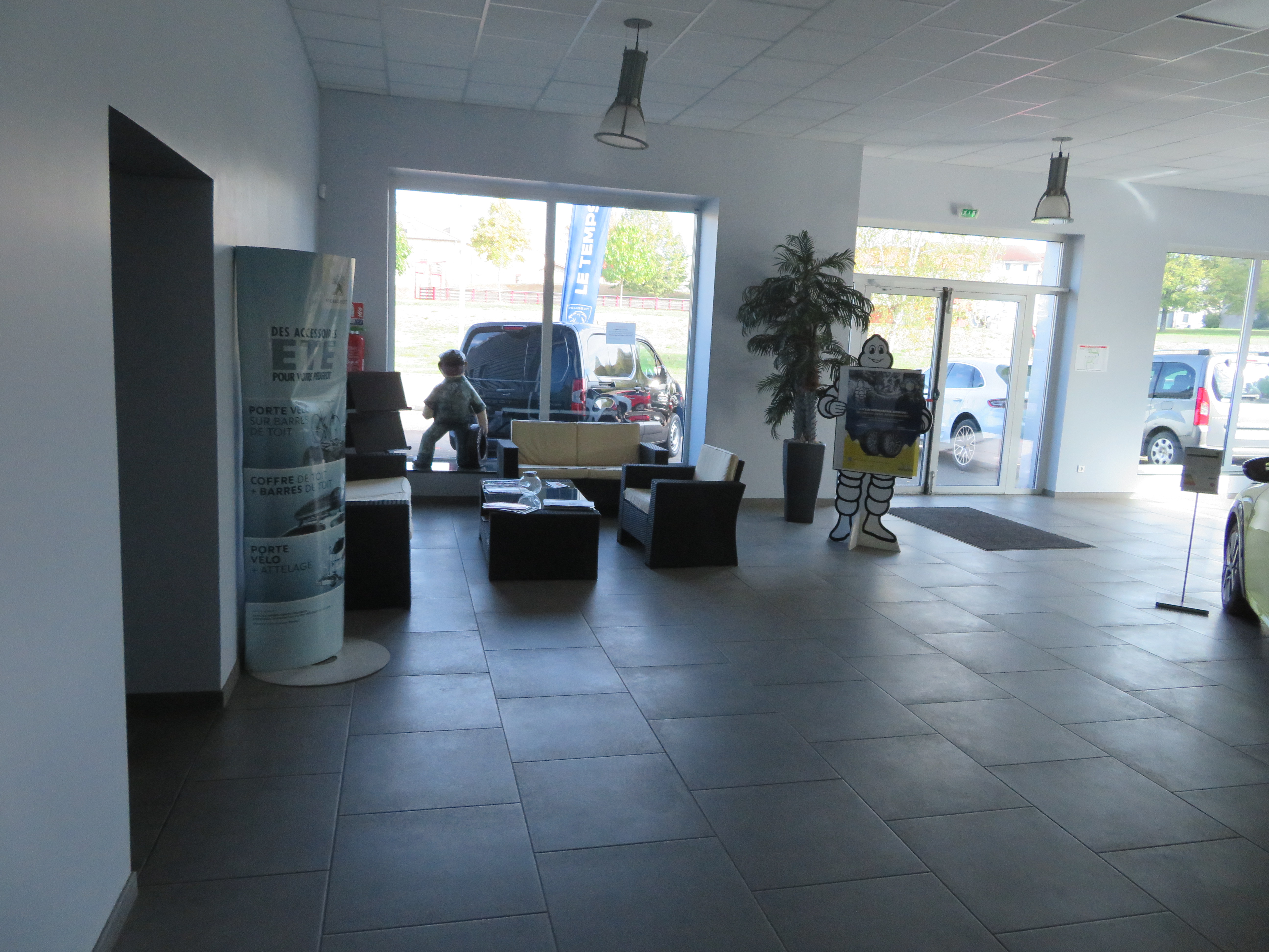 GARAGE AUTOMOBILES TENU 35 ANS CAUSE RETRAITE DANS 15 MOIS MÉCANIQUE CARROSSERIE VENTE DE VÉHICULES .BONNE CLIENTÈLE .MILIEU RURAL VILLAGE DE 350 HABITANTS EN MEURTHE ET MOSELLE AU BORD DES VOSGES .AGENT PEUGEOT MAIS AUSSI MULTI MARQUES.JE PEUX VOUS FORMER MES 15 MOIS RESTANT .JAMAIS UN MANQUE DE TRAVAIL.ON VOUS ATTENDS AVEC GRAND PLAISIR .N HESITER PAS A ME CONTACTER POUR PLUS DE RENSEIGNEMENTS