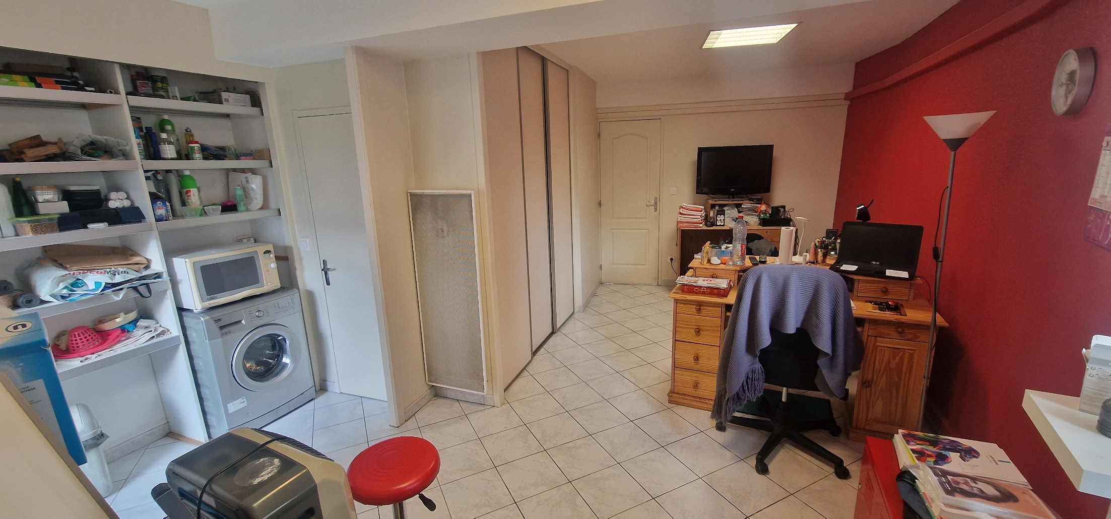 Cause départ en retraite au 30/09/26
A vendre fonds de commerce de toilettage canin et félin existant depuis 25 ans, repris depuis 12 ans  avec matériel et fichier clients inclus. Bonne clientèle fidèle et nouveaux clients régulièrement, peu de concurrence proche.
Centre ville de Selles sur Cher, proche ZOO de Beauval et Châteaux de la Loire, zone très touristique.
local de 45 m2 -petite cour arrière en co-location- loyer mensuel 350 €.
Possibilité d'acheter les murs, l'appartement de l'étage est déjà loué et occupé, assurant une bonne rentabilité de l'investissement.