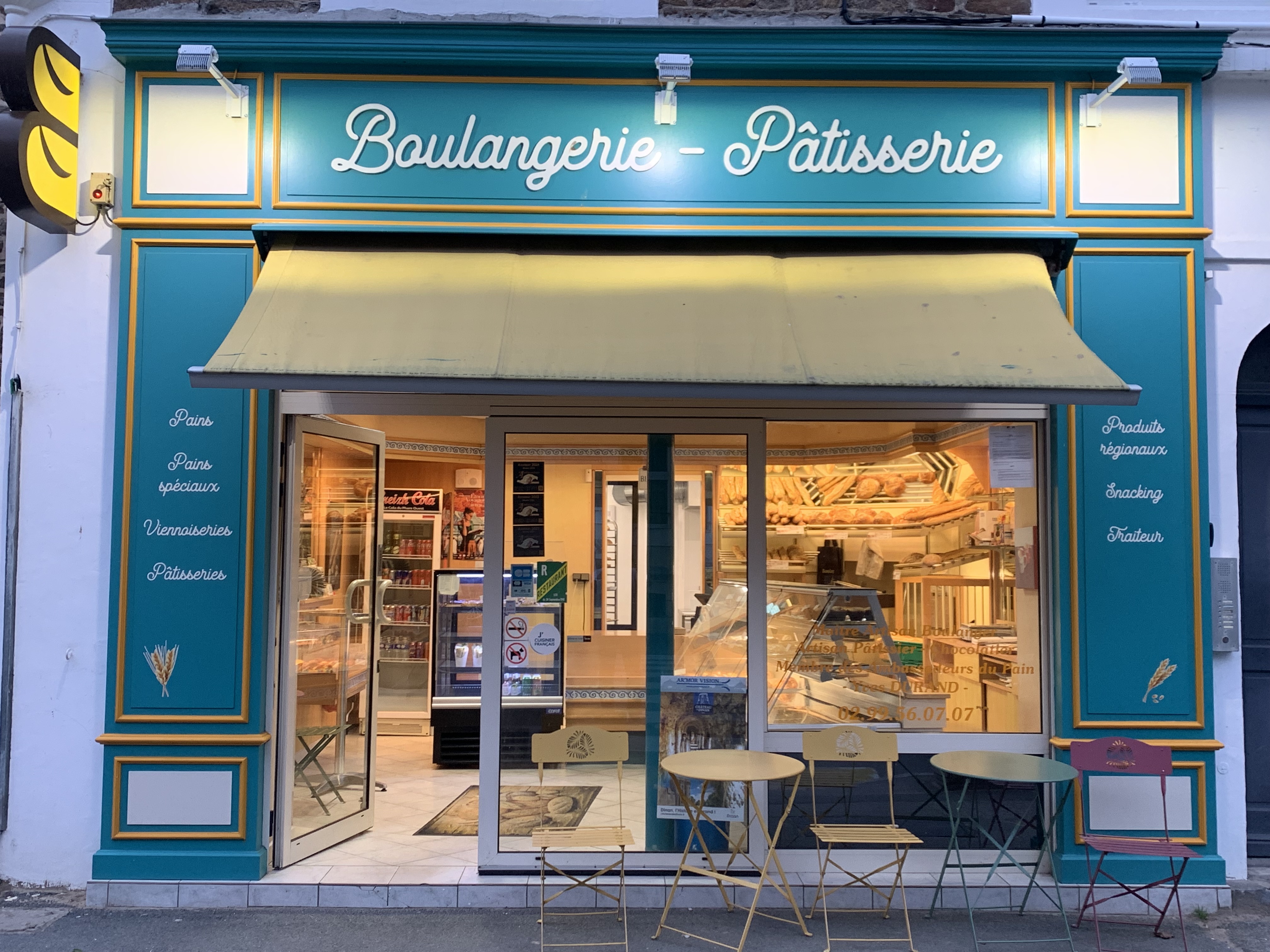 Bonjour à tous , 
Je vends ma boulangerie pâtisserie 
À saint Malo 
Le matériel est à 4 ans 
Très bon emplacement 50 mètre de la plage 
Produit régionaux et autres produits suivants votre régions 
Venez découvrir le commerce 
Écrivez moi 
M Durand