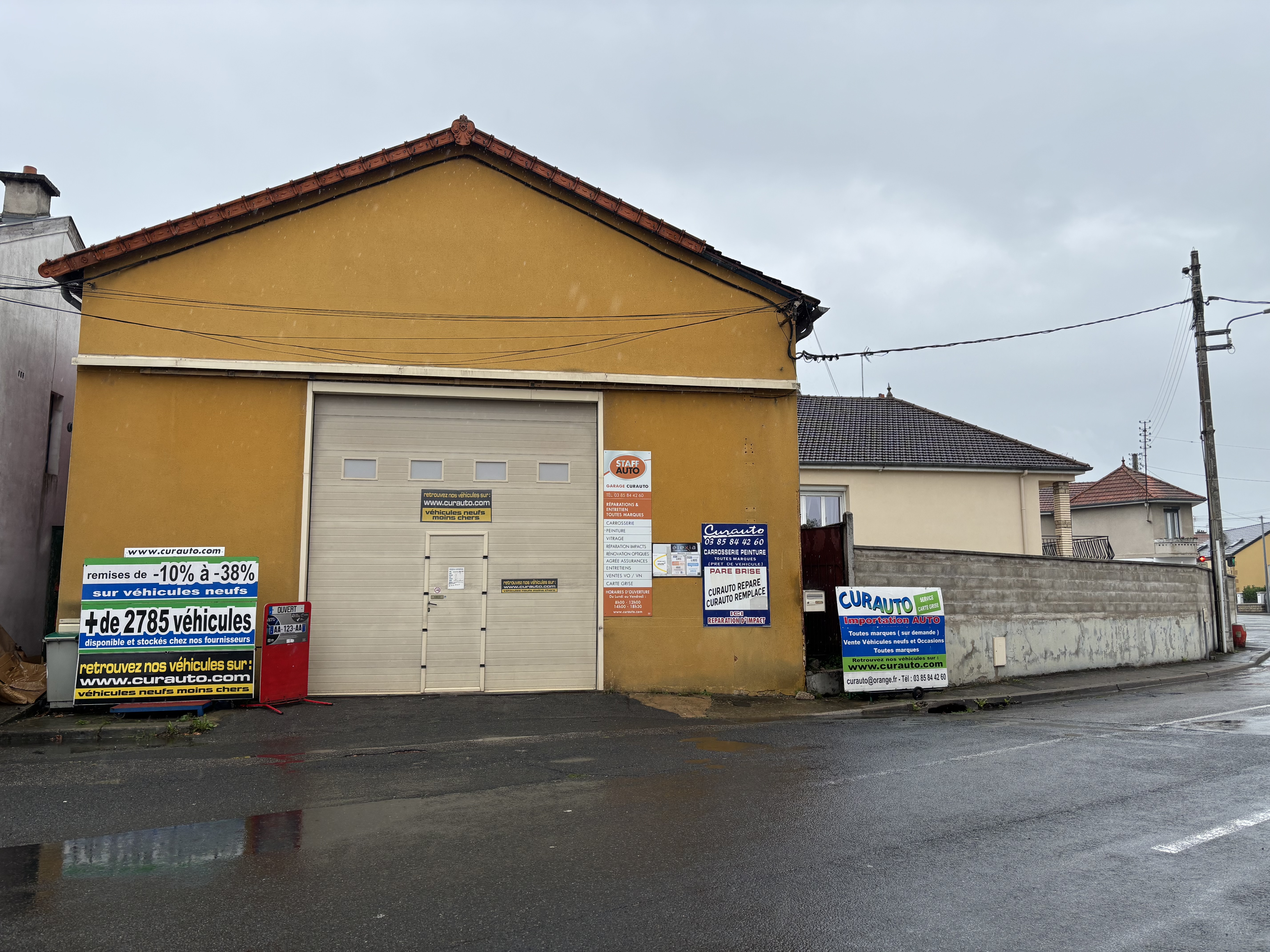 Carrosserie automobile (Bâtiment et fond de commerce)

Dans le centre de Gueugnon, proche des commodités et de l'animation locale, découvrez cette carrosserie à vendre (murs + fonds de commerce), idéal pour une reprise d'activité.
Entretenu et en bon état, ce commerce bénéficie d'une belle visibilité sur la place principale, et se positionne en monopole sur le marché de la carrosserie à Gueugnon et dans les villages environnants.
Surface optimisée, agencement pratique et faibles travaux à prévoir. Opportunité rare sur le marché local !