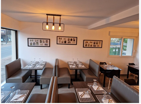 DESCRIPTION DU LOCAL

Emplacement commercial – Local rénové – Plusieurs activités possibles
Adresse : 28 avenue Louis Coudant, 58340 Cercy-la-Tour

Situé sur l'un des principaux axes commerçants de Cercy-la-Tour, ce local commercial d'environ 82 m² bénéficie d'une belle visibilité, d'un accès facile et de possibilités de stationnement à proximité.

Actuellement exploité en restaurant, il a bénéficié d'importants travaux de rénovation et offre de nombreuses possibilités pour accueillir un nouveau projet entrepreneurial.

Un local fonctionnel et rénové.
Surface totale d'environ 82 m².
Espace principal lumineux d'environ 46 m².
Façade commerciale largement vitrée donnant sur l'avenue Louis Coudant.
Espace cuisine et locaux annexes.
Sanitaires.
Possibilité d'une terrasse extérieure, sous réserve des autorisations nécessaires.
Stationnement à proximité.

Des travaux importants ont déjà été réalisés, notamment le remplacement de la porte d'entrée, des travaux d'électricité, de chauffage, de carrelage et d'aménagement intérieur, l'isolation du bâtiment ainsi que la réfection de l'étanchéité de la terrasse supérieure.

UN EMPLACEMENT AU COEUR D'UN TERRITOIRE DYNAMIQUE

Située dans la Nièvre, à proximité de Decize, Cercy-la-Tour (1683 habitants) bénéficie d’un tissu économique varié avec 2 grands groupes employeurs des secteurs de la logistique et de l’industrie, un secteur agricole important et de nombreux commerces et services de proximité : gare SNCF, professionnels de santé, pharmacie, commerces alimentaires, établissements scolaires et services publics.

La commune bénéficie également d'un environnement naturel attractif, à la confluence de plusieurs cours d'eau et à proximité du canal du Nivernais et de sa véloroute.

Ces atouts offrent des perspectives intéressantes pour une activité destinée à la clientèle locale comme aux visiteurs de passage.

DANS LE VILLAGE
Gare SNCF (axe Nevers-Dijon)
Professionnels de santé, pharmacie
Restaurants
Commerces divers (grande surface, boulangeries, boucheries, bars-tabac-presse, coiffeurs, garages, etc)
Industrie (automobile, transports)
Marché le jeudi matin
Camping, gîtes, hébergements touristiques
Ecoles, collège, centre social
EHPAD
Services (bureau de poste, taxis, artisans, réparation informatique, office de tourisme, maison France Services)
Artistes
Equipements culturels et sportifs, dont piscine municipale et aire de loisirs
Haras
Associations diverses
Médiathèque
Véloroute
Canal du Nivernais

UN PROJET A DEVELOPPER ?

Le local est actuellement aménagé pour la restauration et peut naturellement accueillir un nouveau restaurateur.

D'autres activités commerciales, artisanales, de services ou professionnelles peuvent également être étudiées, selon les besoins du porteur de projet, les possibilités d'aménagement et les autorisations applicables.

Le propriétaire souhaite privilégier un projet sérieux et durable, contribuant à la vie économique et à l'attractivité de Cercy-la-Tour.

CONDITIONS COMMERCIALES

Disponibilité prévisionnelle : à partir du 1er avril 2027
Loyer et conditions : communiqués sur demande, selon le projet présenté.
Location directe auprès du propriétaire.
Possibilité d'échanger sur les besoins d'aménagement du futur occupant.

Le matériel professionnel actuellement présent appartient à l'exploitant en place et n'est pas inclus dans la location. Toute éventuelle reprise devra être discutée séparément avec celui-ci.

CONTACT

SCI IKIGAI ASSOCIATES – Jean-Claude Mariau
Pour tout renseignement, présentation de projet ou demande de visite, merci de nous contacter.

Un emplacement à découvrir pour donner vie à votre projet à Cercy-la-Tour !

INFORMATIONS
Découvrez plus d'informations sur le territoire en visitant les sites internet de la Communauté de Communes Bazois Loire Morvan, de l'office de tourisme Rives du Morvan et de Cercy-la-Tour :
https://www.bazoisloiremorvan.fr/
https://www.rivesdumorvan.fr/
https://www.cercylatour.fr/