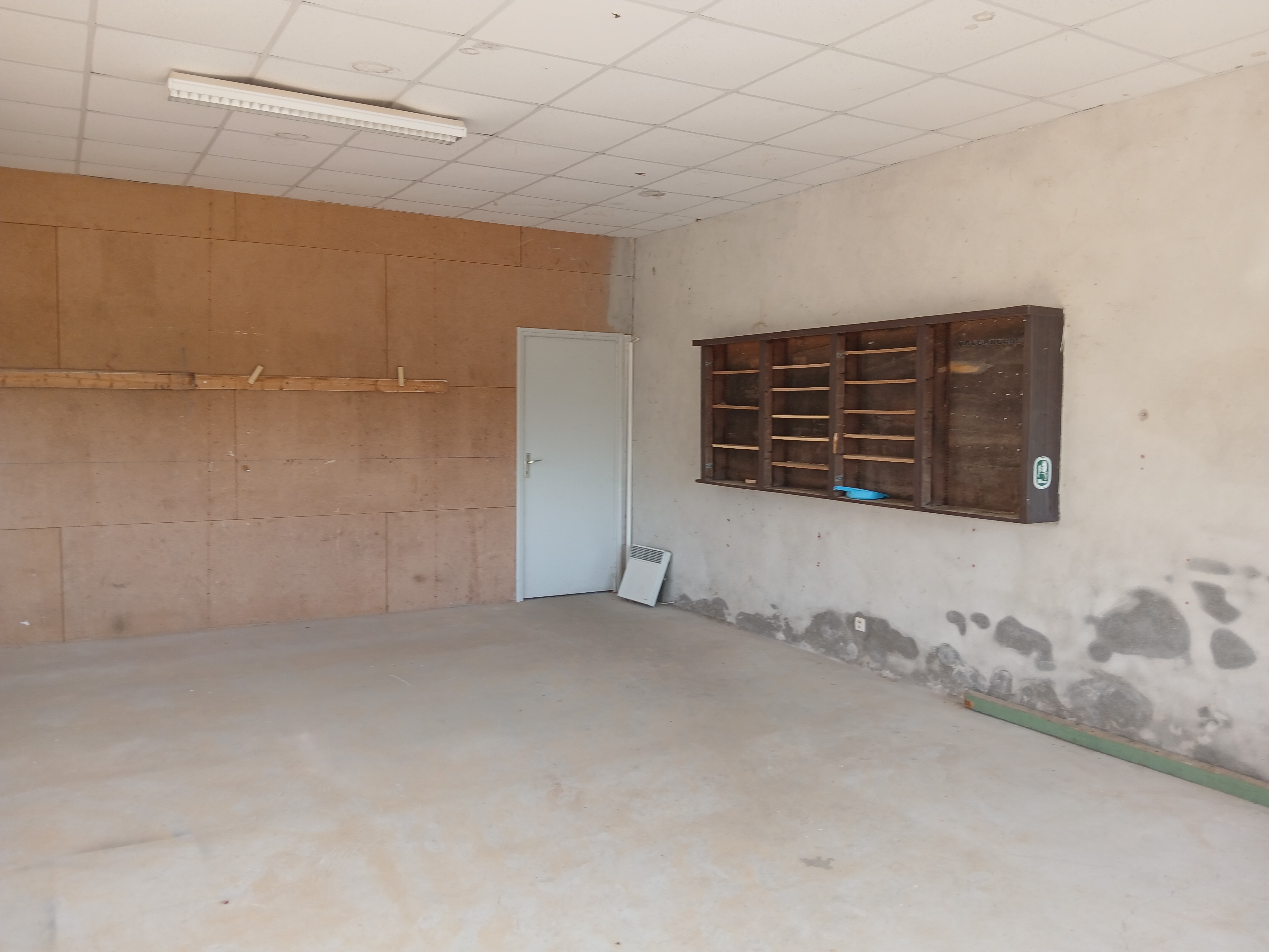 ATELIER A LOUER – SAINT-PLAISIR (03160)

La mairie de Saint-Plaisir propose à la location un atelier situé dans un hameau de la commune. 
La pièce principale d’environ 50 m2 est lumineuse et permet d’envisager l’installation d’une activité de type artisanale ou artistique. 
Elle dispose de 2 pièces à l’arrière pouvant faire office de stockage et rangement. Parking sur place dans la cour commune aux habitations voisines.

Conditions de location : 70 € par mois sans les charges.

Cette opportunité vous intéresse ?
Contactez le Lieu Unique d’Accueil de Communauté de Communes du Bocage Bourbonnais pour candidater : e.prevault@ccbb.fr / 07 64 35 62 34