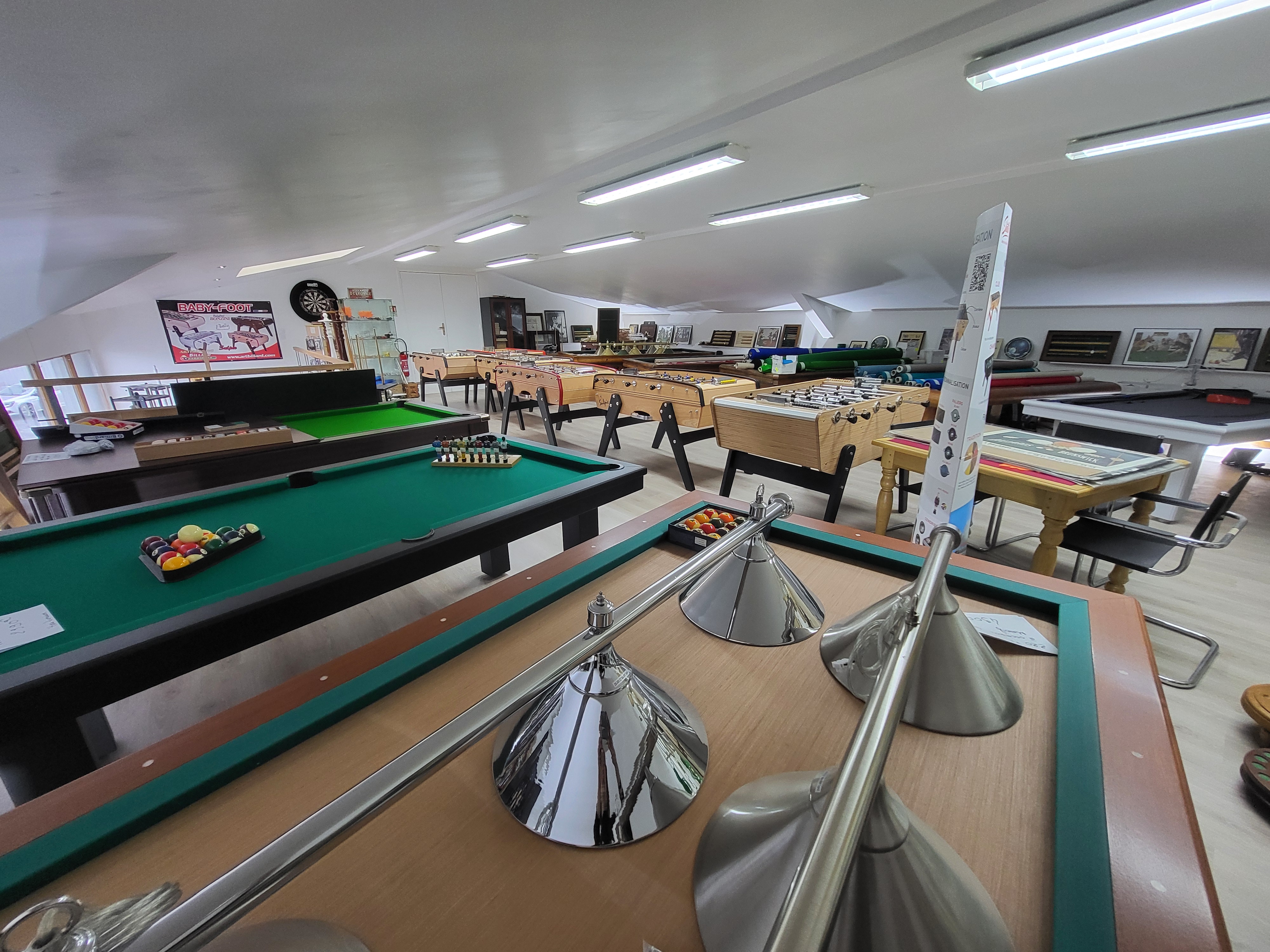 Vous souhaitez reprendre une Entreprise au savoir-faire reconnu ?

Je vous propose ce fonds de commerce exceptionnel spécialisé dans la fabrication et la restauration de billards.
Cette entreprise est une véritable opportunité pour les amoureux de l'artisanat et du mobilier de qualité.
Avec une surface totale de 445 m², ce fonds de commerce comprend un atelier avec réserve, une salle d’exposition, un bureau.
Un showroom au deuxième étage ou vous pouvez découvrir les différentes gammes de billards et babyfoot ainsi que les accessoires neufs ou d'occasion.
Ne manquez pas cette opportunité unique.
Contactez nous dès maintenant pour organiser une visite et découvrir par vous-même tout le potentiel de ce fonds de commerce.
Loyer : 1815 € HT
CA : 316 925€
EBE: 15 535€