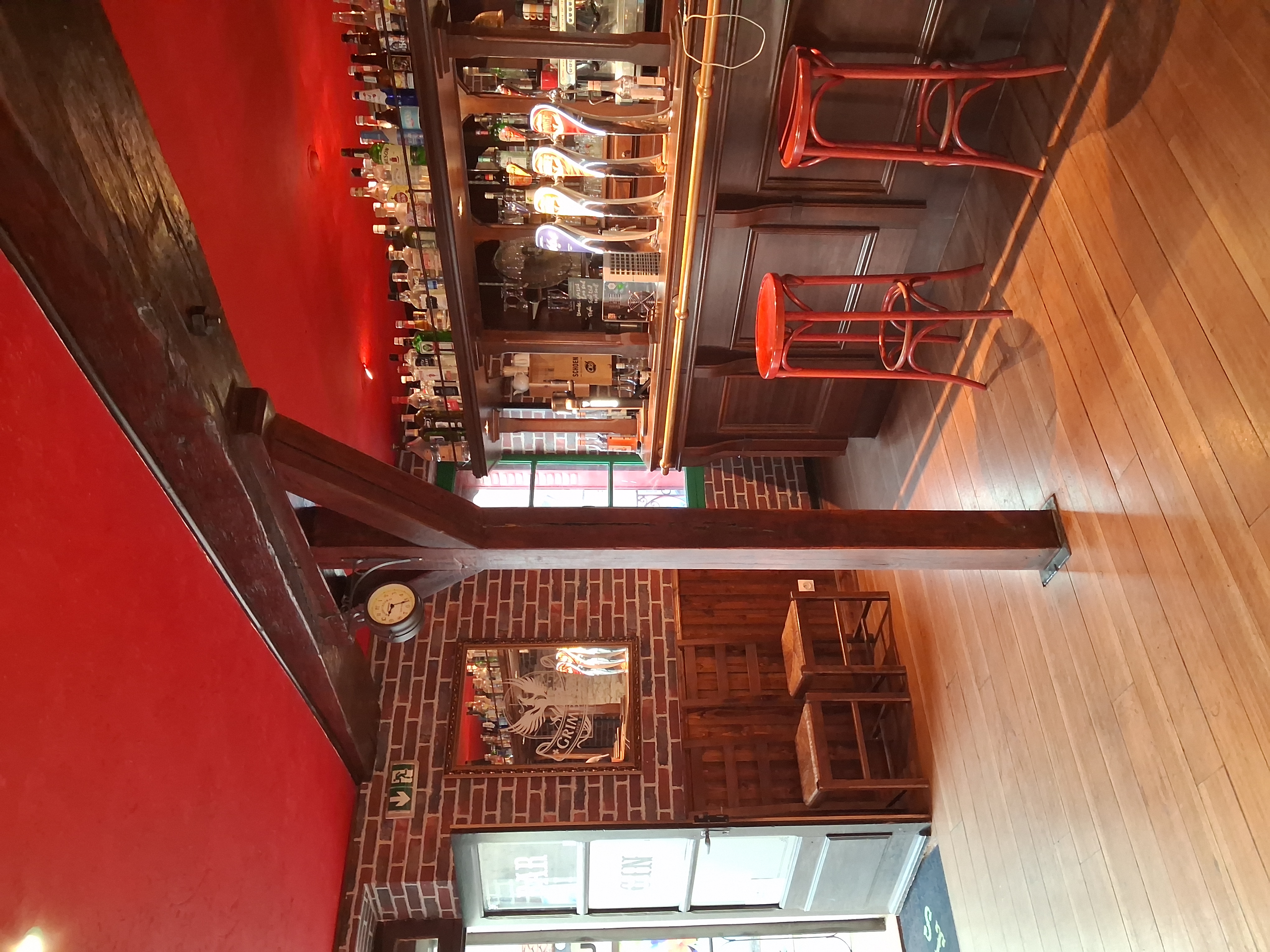 En sologne, joli pub restaurant 
40 couverts en salle
32 couverts en terrasse interieur
Travaux fais 
Aux normes
Pas serieux s abstenir
Vebds cause retraite
Soirées , concerts
Photos sur demande