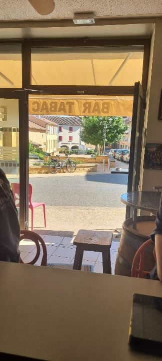 La commune de COGNY, 1 200 habitants, située dans le Beaujolais à proximité de Villefranche Sur Saône

recherche un candidat pour la reprise de la location/gérance de son bar - tabac

Location/gérance (fonds de commerce + logement à l'étage) : 1 408 €

Envoyer CV avant le 31 août 2024 à : maire@cogny.fr

Pour plus d'informations s'adresser à la mairie