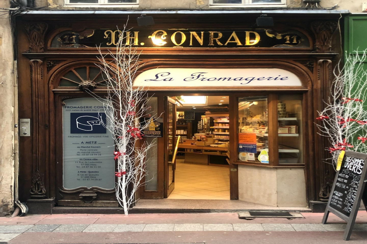 La fromagerie Conrad a été fondée en juillet 1920. Elle a aujourd?hui plus de 100 ans de commerce derrière elle. Elle met en valeurs les bons produits laitiers en misant sur la qualité, le service et les produits du terroir