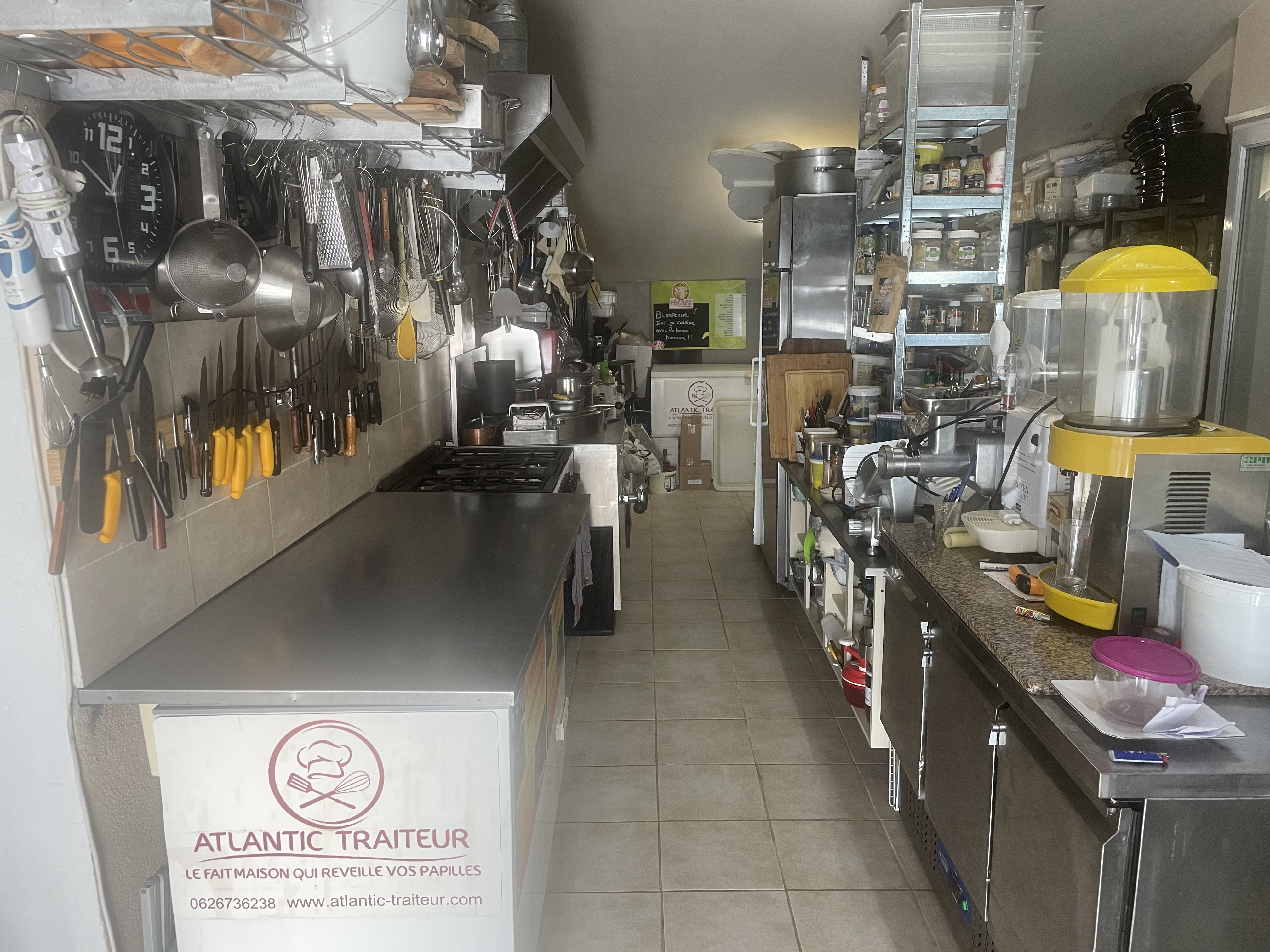 Bonjour à tous suite à un départ à l'étranger .
Je mais en vente mon activité traiteur Avec site en activité très bien référencé Et  un faible coût dans l’année !!

Camion réfrigérée master avec 82000 km froid positif 3 degrés et froid négatif jusqu’à -25 degrés Révisé et carnet d'entretien aucun frais à prévoir Tout le matériel du laboratoire Ainsi que différentes rôtissoires Étuve chaude,chapiteau,fontaine,poêlon
Plancha,tout le matériel pour bien travailler et installer différents stands 
Et bien d’autre matériel également !!!

Le prix reste correct pour tout ce qu’il y a en Matériel et le nom de l’entreprise bien positionné avec une moyenne de 4,8 /5 
Des devis sont déjà pris et d’autre en cours
Plus de photo sur demande Pour une prise de rendez-vous et venir voir le matériel ,premier contact par mail
willy.guillet81@gmail.com
Merci !