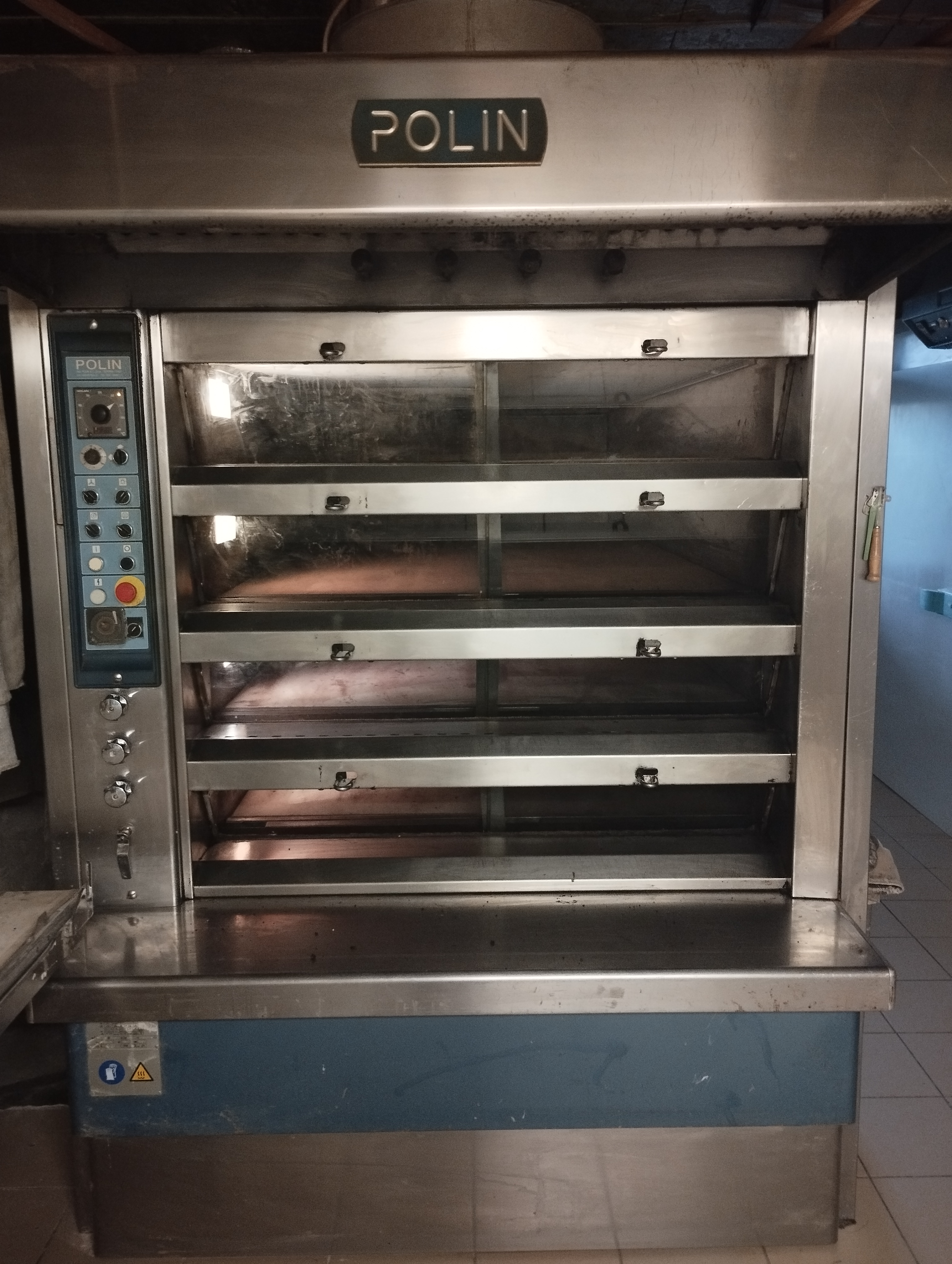 Vends fond de commerce + matériels boulangerie-pâtisserie sur une commune de 700 habitants.
Locaux appartenant a la commune, loyer commerce 450 euros HT + logement 250 euros.
L'ensemble du matériel est en bon état de façon général.
Clientèle fidèles et régulières vous êtes au cœur du village.
CA 2021 : 217 000
CA 2022 : 205 000
CA 2023 : 221 000
CA 2024 : 243 000
Pour plus d'information me contacter par sms