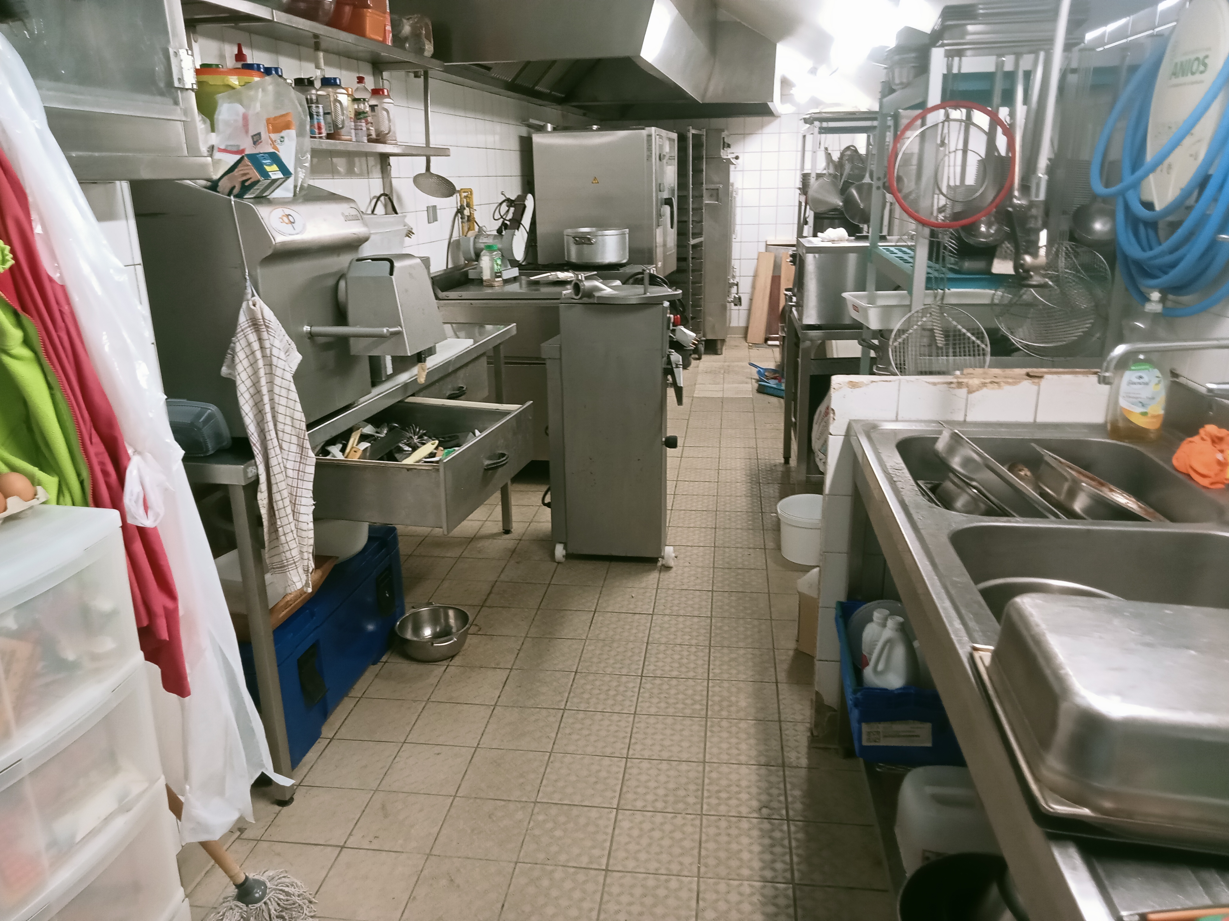 LOCATION GERANCE
MAGASIN ENTIEREMENT REFAIT
TRES A TRAVAILLER TOUT EQUIPE
IDEAL POUR UN SECOND ETABLISSEMENT
A VOIR ABSOLUMENT