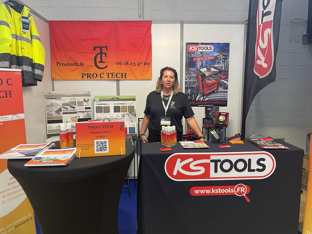 Entreprise spécialisée dans la vente de matériel et produits techniques destinés aux collectivités :
	•	Entretien du mobilier urbain
	•	Signalétique et balisage routier
	•	Vêtements de travail et équipements professionnels
	•	Produits techniques divers pour les services municipaux

L’activité s’adresse principalement aux mairies et collectivités locales (environ 50 mairies clientes régulières).
Le fichier client a été constitué et entretenu depuis 7 ans, garantissant une relation de confiance et un potentiel de développement important.
👉 Points forts :
	•	Fichier client solide et ciblé
	•	Activité pérenne et adaptable à différentes gammes de produits techniques
	•	Possibilité d’accompagnement par la cédante (expérience et réseau)
	•	La cédante peut envisager un accompagnement sous forme de salariat ou de mission commerciale afin d’assurer une transition fluide et un développement rapide du portefeuille.

Idéal pour une entreprise souhaitant se développer sur le marché des collectivités locales, ou pour un commercial indépendant souhaitant reprendre une activité clé en main avec une base clients active et rentable.