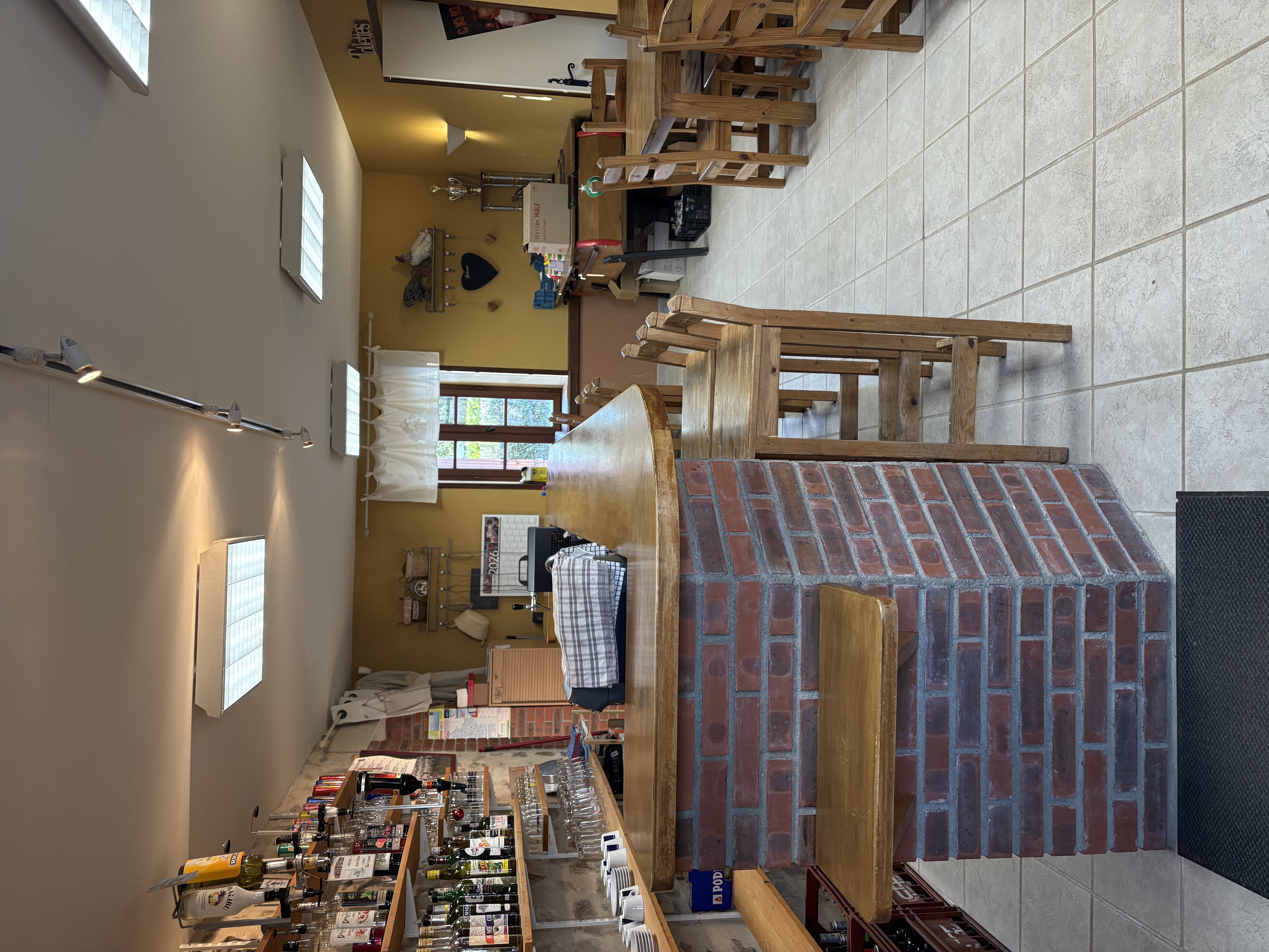 Petite commune de 260 habitants dans l’allier entre Montmarault et Saint Pourçain sur Sioule, cherche une personne pour gérer une épicerie, bar (licence IV), dépôt de pain et journaux.
Commerce de 93m2 en très bon état avec clim + réserve extérieure et terrasse, équipement complet avec matériel professionnel, à proximité de l’école et approvisionnement journalier pour la cantine scolaire.
Cet emploi peut convenir en complément de revenu ou complément de retraite, nous étudions toutes propositions.
Alors si vous avez la fibre commerciale, vous êtes invités à contacter la mairie de TARGET au 04.70.40.63.46 les après midi de 13h30 à 17h sauf le mercredi, ou bien par mail : communedetarget@orange.fr
Loyer de 100€ par mois