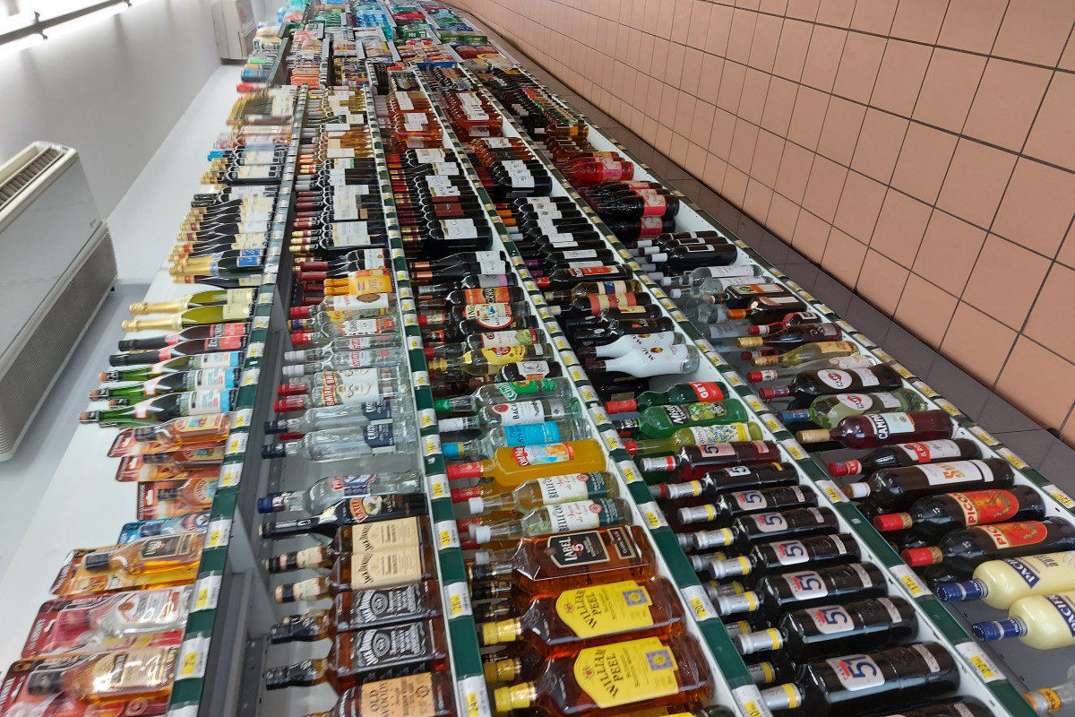 Alimentation sous enseigne vival 150 m2 plus 90 m2 de réserve dans petit village du Var au luc en provence
Clientèle très sympathique 
Le commerce est ouvert tout les jours