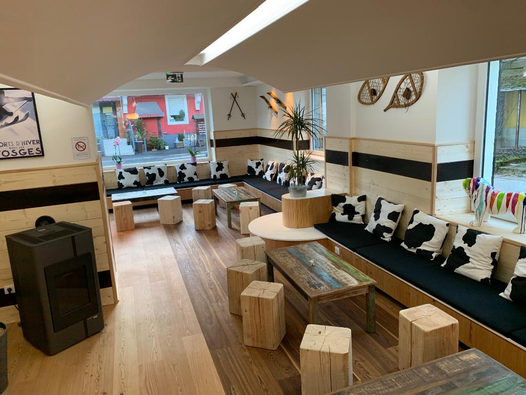 HÔTEL/RESTAURANT À VENDRE – FONDS DE COMMERCE + BAIL COMMERCIAL ou FONDS DE COMMERCE + MURS – BUSSANG (VOSGES)

🚨 Une occasion à saisir pour les professionnels de l’hôtellerie et de la restauration !
Nous proposons à la vente le fonds de commerce de l’Hôtel du Tremplin, un établissement 3 étoiles à Bussang, en plein cœur des Vosges 🌲⛰️

👉 Vous reprenez un établissement clé en main :
🏨 10 chambres d’hôtel *** – 23 couchages
👨‍👩‍👧‍👦 2 chambres d’hôtes familiales – 8 couchages
🍽️ Bistrot & Restaurant 60 places – cuisine professionnelle équipée
🍷 Licence IV

💰 Conditions de vente :
• Prix du Fonds de commerce à vendre : 140 000 €
• SI Bail commercial : 4 000 € HT/mois
• Garantie demandée : 3 loyers
• Emplacement stratégique et clientèle toute l’année
• Prix des Murs : 550 000 €

📍 Emplacement idéal pour une reprise en toute sérénité.
🤝 Accompagnement possible au démarrage

✅ Idéal pour un chef.fe, un couple ou un repreneur(se) motivé(e) ayant un projet solide et un apport personnel.

📞 Intéressé(e) ? Contactez-nous en message pour plus d'infos !
📧 hoteldutremplin@gmail.com

📸 Photos sur demande – Visite sur place possible

#Hôtellerie #AchatFondsDeCommerce #Vosges #HôtelRestaurant #Investissement #Bussang #RepriseEntreprise #LocationGérance