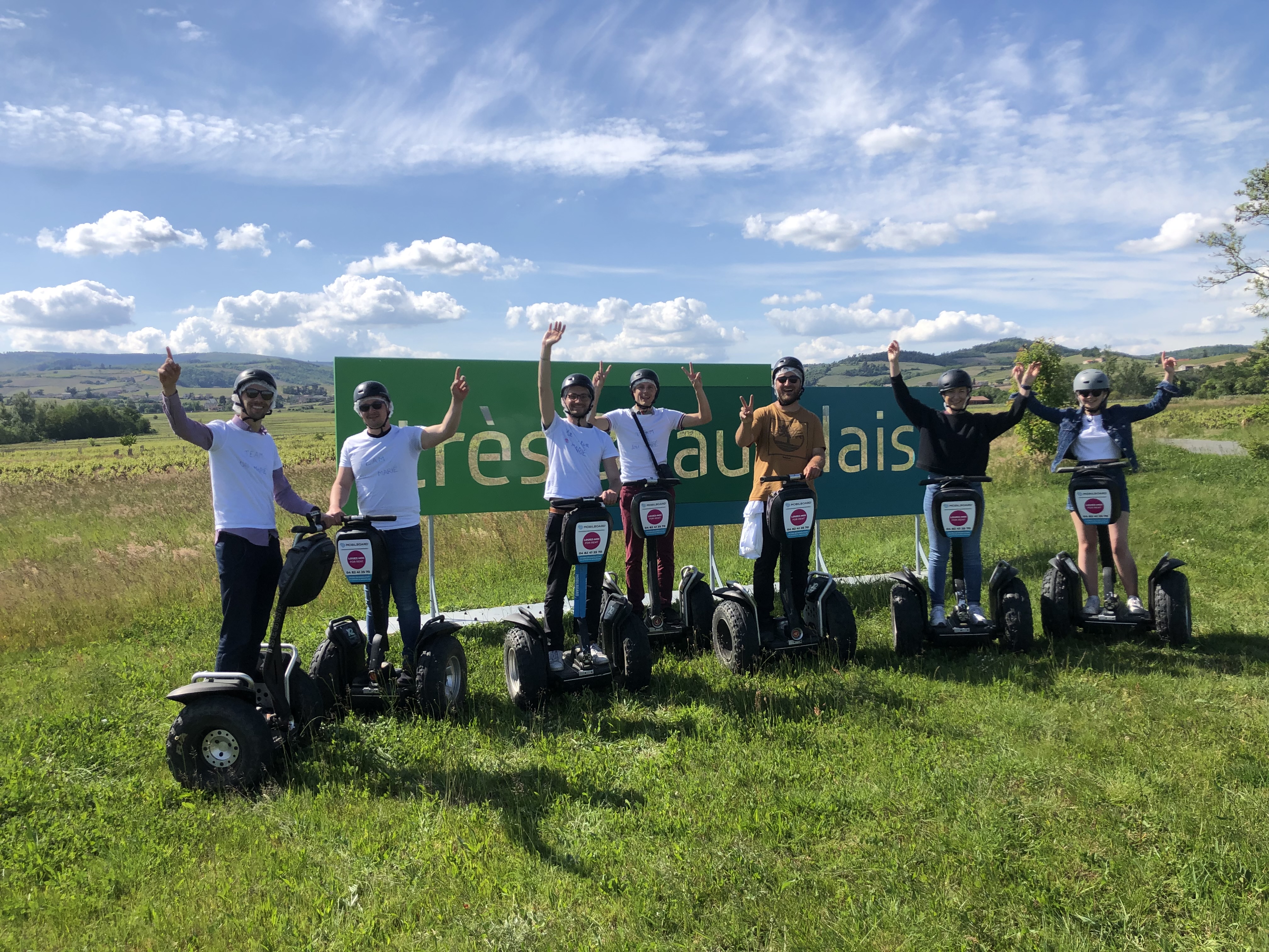 Vous souhaitez vous installer et devenir votre propre patron, je vous propose de rejoindre l'aventure Mobilboard dans le Beaujolais.

Nous sommes un réseau national (40 agences environs) et non une franchise ce qui vous permet de développer votre business en toute indépendance tout en bénéficiant du support et de l'expérience du réseau.

Le concept est de proposer des balades oenotouristiques dans les vignes afin de faire découvrir le Beaujolais et ses vignerons et de prolonger l'expérience en terminant par une dégustation de vins et produits du terroir chez l'un de nos  vignerons partenaire.

Nous proposons également des balades au départ de châteaux et salles de séminaires partenaires pour leurs clients entreprises qui souhaitent organiser des activités de team building pour leurs salariés.

Pour information, la vente du fonds de commerce comprends 25 Gyropodes Segway, un fourgon Renault Master, une remorque double essieu, le fichier clients et les différents partenariats mis en place depuis sa création en 2016.

Vous avez l'âme d'un entrepreneur, vous êtes passionné par l'environnement du vin et souhaitez faire vivre des expériences inoubliables  à vos clients dans notre magnifique vignoble du Beaujolais, merci de me contacter par téléphone pour que nous puissions échanger sur votre projet.