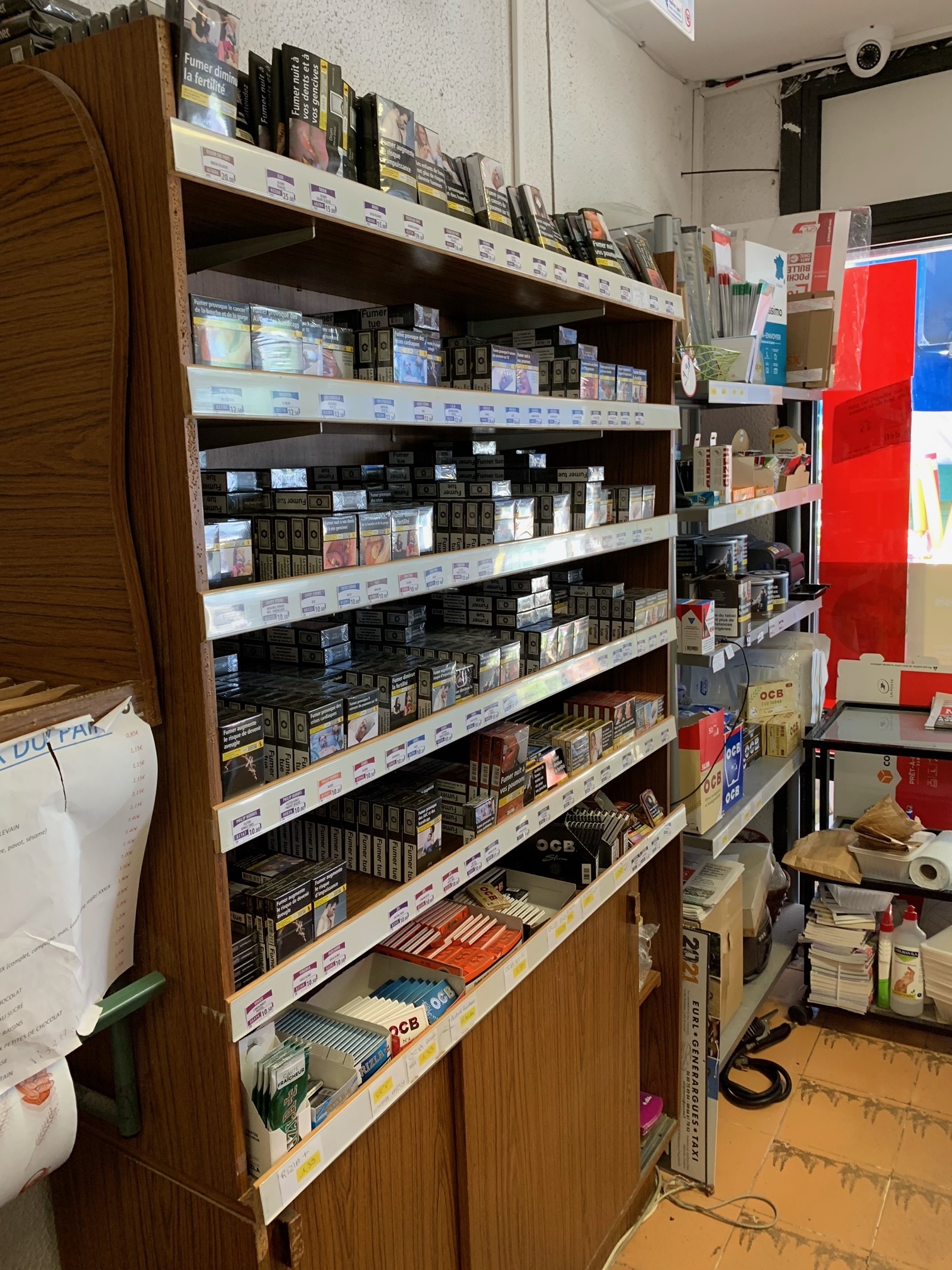 Commerce ouvert depuis 1986.
Cause retraite vente du fond de commerce "Multi-services" (Station essence pompes 24h/24h, épicerie, gaz, dépôt de pain, relais poste, tabac, Française des jeux), dans un village à la porte des Cévennes (GENERARGUES 30140) à côté de la forêt de Bambous  "Unique en Europe" dans une région touristique.
Travail idéal pour une seule personne "Salaire conséquent pour 1 personne"

Prix de vente du fond de commerce 145 000€ + 500€ de location des murs du commerce