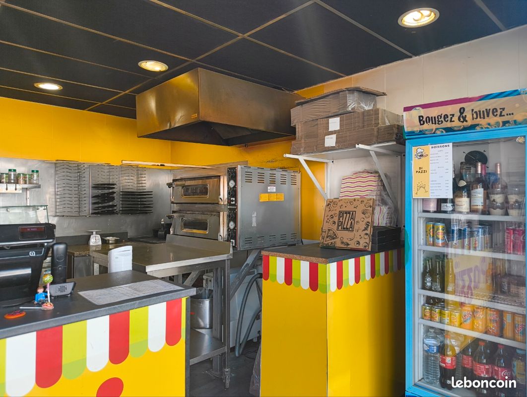 Fond de commerce Pizzeria à vendre. Local de 21m² cuisine ouverte. Bon emplacement, situé dans la rue principale du village, avec places de parking disponible. 
Plus de renseignements et contact par téléphone.