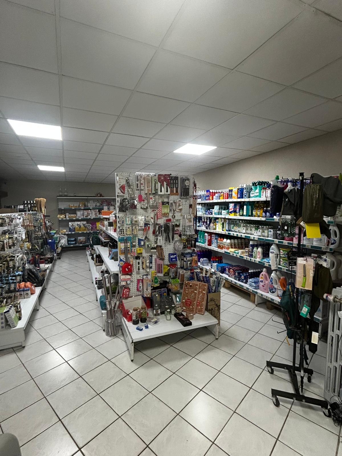 Vous avez le projet de reprendre une activité dynamique et essentielle au cœur d’un village du Nord Aveyron ?

Ce commerce de proximité, stratégiquement situé au centre du village, répond aux besoins quotidiens des habitants : alimentation, tabac, presse, jeux FDJ, gaz.

POINTS FORTS : 
Chiffre d’affaires 2024 : 397 000 €
Activité diversifiée garantissant une rentabilité pérenne
Bail commercial 3-6-9, loyer mensuel 400€
Emplacement stratégique :  visibilité et passage
Magasin exploitable en l’état, prêt à accueillir son nouveau repreneur
1 fournisseur principal + producteurs locaux pour valoriser le territoire
Clientèle locale, clientèle de passage et forte clientèle touristique en été avec la notoriété du plateau de l’Aubrac
Sans concurrence directe.

PROJET DE REPRISE IDEAL POUR :
Un couple de repreneurs souhaitant s’investir dans un projet solide
Ou
Un repreneur  accompagné d’un salarié pour assurer la continuité
Localisation : au cœur du village, dans un environnement convivial et porteur.
Une opportunité rare pour continuer l’aventure d’un commerce bien développé et devenir acteur de la vie locale !

Contactez-nous dès maintenant pour plus d’informations et visiter ce commerce.