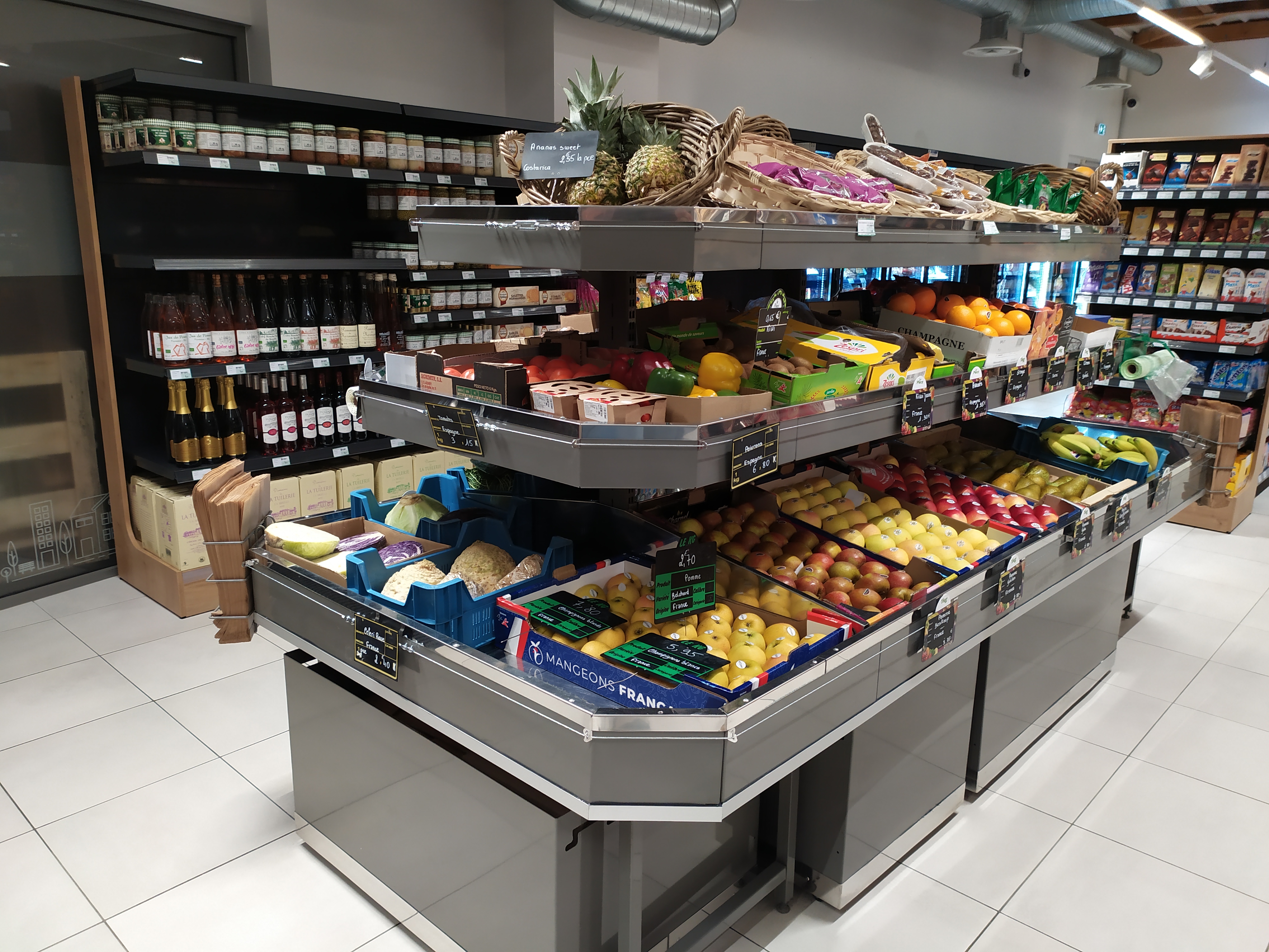 A vendre superette de 116m2 avec réserve de 71m2. Local appartenant à la mairie, magasin climatisé, matériel neuf (vitrines positives et négatives, autolaveuse, transpalette, caisse et balance en location). situé dans les marais de Carentan dans un village de 800 habitants avec (pharmacie, coiffeur, boucherie, bar, tabac, restaurant, école).
Prix net vendeur: 85000€
CA 2024: 164700€