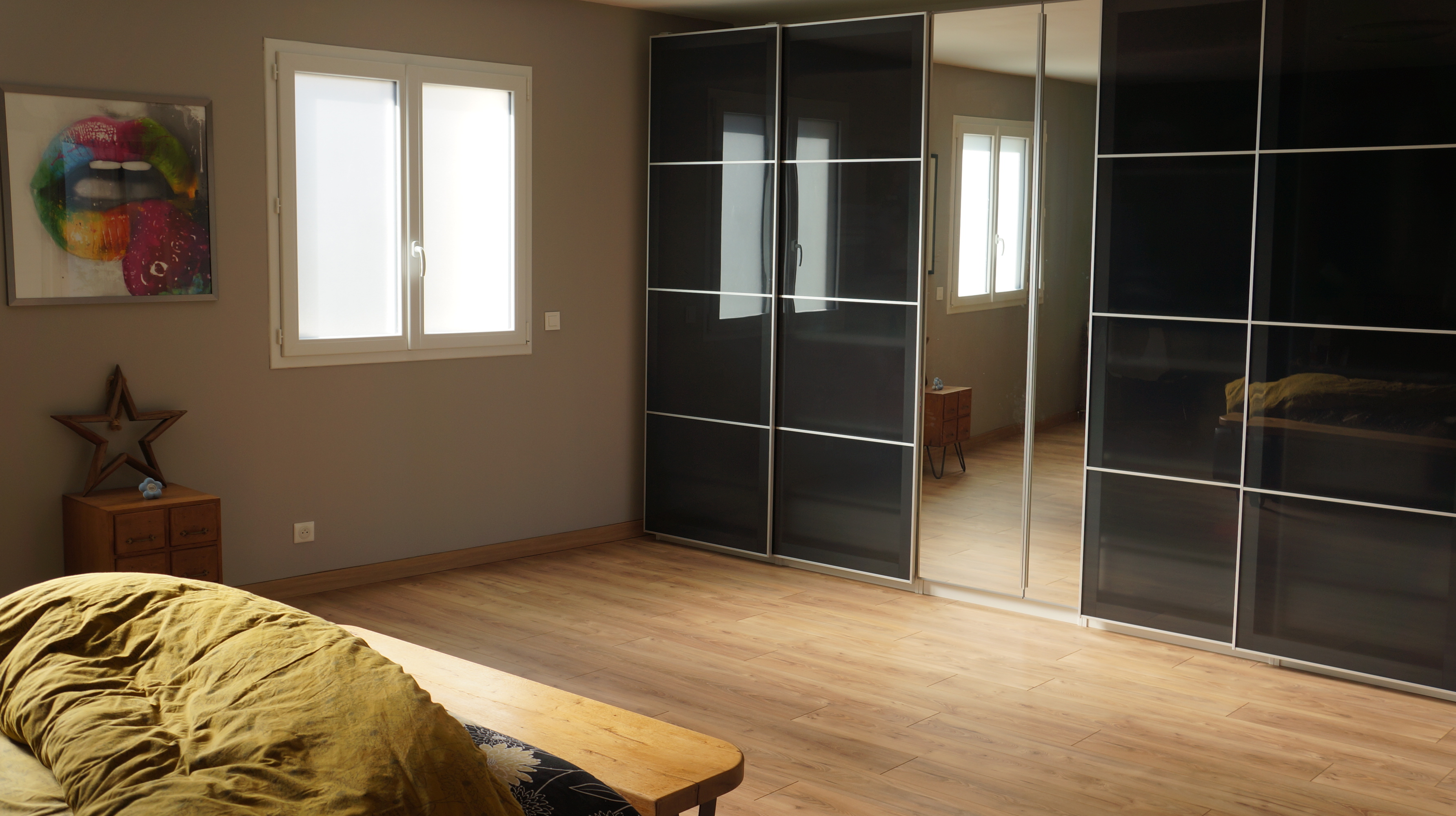 Vous souhaitez changer de vie pour découvrir une nouvelle vie, dans un village Médiéval et cité Thermale, tourisme . La commune de Cazaubon est composée de 7 hameaux dont la station Thermale de Barbotan les Thermes (16000 curistes/an) et ses commerces et écoles de la maternelle au collège, médecins, pharmacie, poste, banque, supermarché, coiffeur, fleuriste etc..... se situe dans le département du Gers dans le bas Armagnac avec ses 1670 habitants. 
Pour facilité ce changement de vie, un bel appartement de 130m2 avec 3 chambres, grande pièce de vie avec cuisine équipée et aménagée vous attend au-dessus du local commercial, cave, buanderie. Le plus de cet appartement une grande terrasse de 40m2 à l'abri des regards. Pour compléter tout cela un agréable terrain de 650m2 avec un logement de 40m2  à rapport locatif.
Vente de l'ensemble 220000€