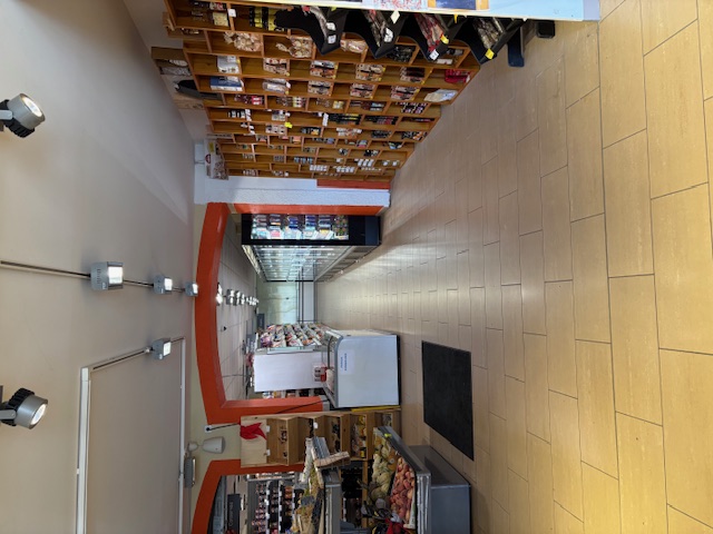 Fonds de commerce ALIMENTATION

Fonds de Commerce d'un magasin d'alimentation positionné sous les arcades de cette charmante bastide du Gers réputée pour son festival international de jazz qui a lieu chaque année fin juillet-début août.
CA 680 000k 

Ce magasin de proximité est idéalement situé sur la place centrale de la commune sur laquelle a lieu le marché hebdomadaire ainsi que les animations fréquentes ; il est entouré de tous les commerces et services utiles à la population et aux nombreux touristes, ce qui lui garantit une fréquentation quasi permanente.

Il dispose d'une surface de vente de 264m² qui permet d'offrir un assortiment large et profond ainsi que des espaces techniques nécessaires à l'exploitation (réserves, locaux sociaux, ...).
Des investissements récents ont été réalisés notamment les meubles de vente de produits frais qui sont neufs, chambre froide et vitrine trad LS.