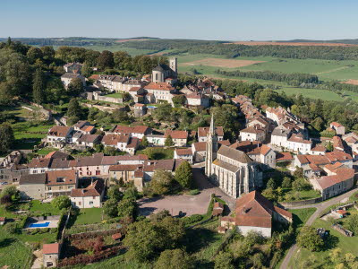 Bonjour
Cherche 1 ou 2 medecin(s)  ainsi que 1 kine pour cause de depart a la retraite sur la plus petite ville de france elue cite de caractere dans le sud de la hte marne. Vous aimer le nature, le terroire vous allez adorer notre region. Nous sommes une equipe de 4 infirmieres, 1 sage femme, 1 pedicure, 2 osteopathes , 1 service ambulancier au service du samu avec 2 ambulances equipees de la telemedecine, 1 service funeraires et 1 ssiad. Notre communes compte divers commerces ( banque, poste, perception, boulangerie, fromagerie, epicerie, fleuriste, informatique,...) qui pourront vous servir sans trop de deplacement. Nous avons egalement 1 ehpad de 44 lits dont 1 unite alzheimer  et 1 college. Ce qui permet aux familles d avoir leurs enfants scolariser sur place jusqu au lycee. Afin de rendre la vie plus agreable le canton a diverses activites sportives ( chasse, peche sur le meuse, tennis , yoga,foot, escalade sur les roches,judo,...) mais aussi culturelles ( les freres goncourt, diderot sur langres , musee de la sevonde guerre sur bourmont, la mothe,...). Idealement situer a 3h de paris, 2h de dijon, 1h30 de nancy et gerardmer, 3h de lyon, et a 10 min de l autoroute. Vous pourrez vous ressourcer chez nous au coeur de la nature dans le bassigny avec nos produits de terroir et nos sources thermales ( vittel, contrex, bourbonnesnles bains,). Le tarif immobilier est tres abordables et vous y trouverez de belles demeurres pour toute votre famille. Nous vous attendons les bras ouverts.