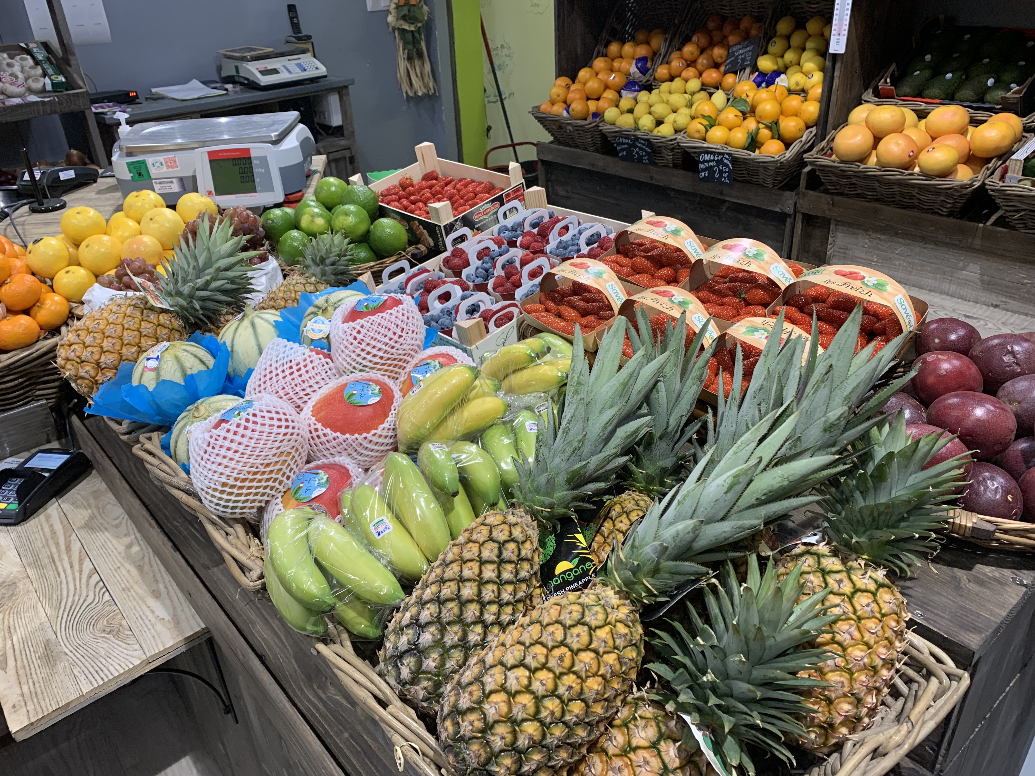 Opportunité Rare – Commerce Prêt à Exploser en Plein Cœur de la Côte de Nacre !
Située en plein centre-ville d’une commune touristique dynamique, cette affaire bénéficie d’un emplacement absolument stratégique, au cœur d’un flux constant de visiteurs et d’habitués. Excellent pour un entrepreneur qui veut s’installer dans un cadre attractif et rentable.

 Un espace de vente pensé pour performer :
38 m² de surface commerciale parfaitement agencés
15 m² de réserve pratique et fonctionnelle
Présentoirs élégants en bois , ambiance chaleureuse et premium 
Grande façade vitrée offrant une visibilité exceptionnelle
Accès privé arrière pour des livraisons fluides et discrètes

Confort & équipement :
Chambre froide incluse
Magasin climatisé pour un confort optimal toute l’année
Espace bureau déjà aménagé
Aucun travaux à prévoir : vous ouvrez, vous travaillez, vous gagnez
Équipement complet, prêt à l’emploi

Conditions idéales pour se lancer :
Loyer attractif : 1 051,53 € / mois
Aucun personnel à reprendre : liberté totale d’organisation
Fermé 2,5 jours par semaine → un potentiel de développement énorme pour un repreneur motivé

Performances & prix :
Chiffre d’affaires 2024 : 201 000 €
Prix du fonds de commerce : 90 000 €  ( hors frais d'acquisition )
Une rentabilité déjà solide, avec une marge de progression spectaculaire pour qui veut dynamiser l’activité.

Une affaire clé en main, dans un secteur touristique prisé, avec un potentiel de croissance immédiat.

Les opportunités comme celle-ci ne restent jamais longtemps disponibles.
Un emplacement premium, un local impeccable, un CA déjà établi…
Il ne manque plus qu’un entrepreneur ambitieux pour transformer cette boutique en véritable machine à succès.