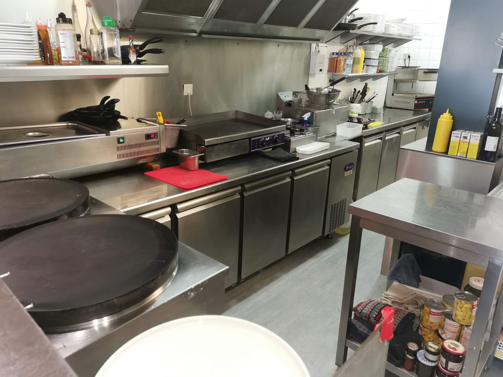 Vends crêperie petite restauration face à la mer dans une station balnéaire réputée des Pyrénées orientales, cause retraite.
Curieux s'abstenir
Nous cherchons des acheteurs sérieux près à s'engager.
Renseignements au premier contact.