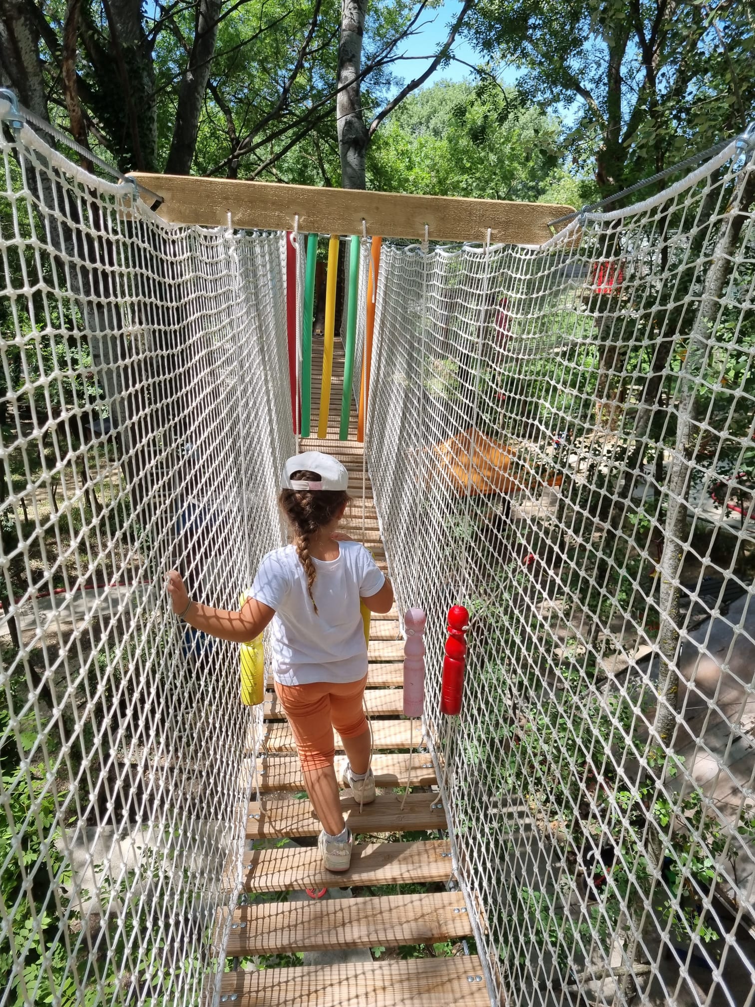 À VENDRE : 
PARC  de LOISIRS  AVEC GUINGUETTE .
​Saisissez l'opportunité de reprendre une affaire insolite, clé en main et bénéficiant d'une excellente réputation !
​Sur un magnifique terrain arboré de 2 hectares, le parc attire une clientèle familiale et touristique en quête d'originalité et de dépaysement.
​ UNE RÉPUTATION SOLIDE
​L'affaire est saine et très bien établie. 
Nous bénéficions d'excellentes notes sur Google et TripAdvisor, témoignant de la qualité de l'accueil et du site. 
Vous reprenez une activité avec une image de marque déjà forte.
​LA GUINGUETTE
​Le parc dispose d'une Guinguette chaleureuse qui assure la partie restauration et buvette, offrant un fort potentiel de chiffre d'affaires complémentaire (goûters, déjeuners, soirées à thème).
​Ouverture d'avril à octobre (7 mois/an), offrant un parfait équilibre vie professionnelle et  personnelle.
L'affaire est idéale pour être gérée par un couple ou en famille.
​Cause de la vente : Départ à la retraite et déménagement de région 
Le parc offre encore de nombreuses possibilités : accueil de groupes scolaires, séminaires ....
​Prix de vente : 50000€
Localisation : Aiguèze / Gard 
​Nous sommes à votre disposition pour vous accompagner lors de la reprise et vous transmettre notre passion pour ce lieu unique.