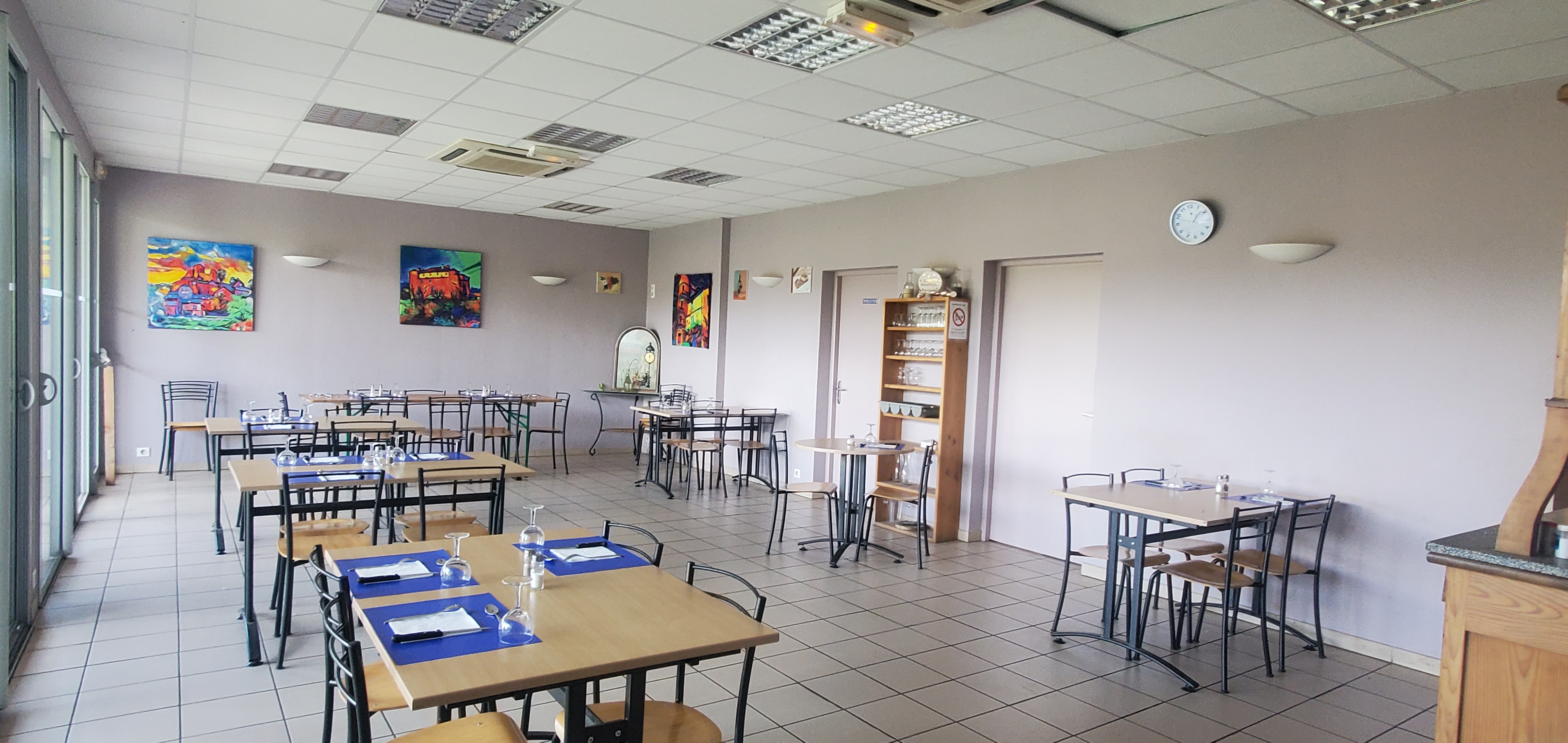 OPPORTUNITEE A SAISIR
FONDS DE COMMERCE 
12360 FAYET, village paisible et agréable, unique commerce de la commune.
MULTISERVICES ( épicerie, restaurant, bar, tabac, pain, presse, gaz..)
Location des murs & licence IV à la Mairie.

-Epicerie ~55m² avec rayon coupe viande & fromage.
-Salle de stockage attenante à l'épicerie
-Bar ~30m² avec vente de tabac 
-Salle de restaurant ~55m² capacité 30 couverts
-Grande terrasse ensoleillée capacité 60 couverts
-Grande cuisine toute équipée
-Chambre froide 6m²


Le commerce est actif et fonctionnel.
Il est situé en ZRR ( avantages financiers, fiscaux.. )
Possibilité de développement, le restaurant est ouvert les midis du lundi au vendredi.
Ideal pour couple

CA 200K€
Le bien est vendu 55K€, les frais de notaire sont à charge de l'acquéreur.
Me contacter pour plus d'informations.