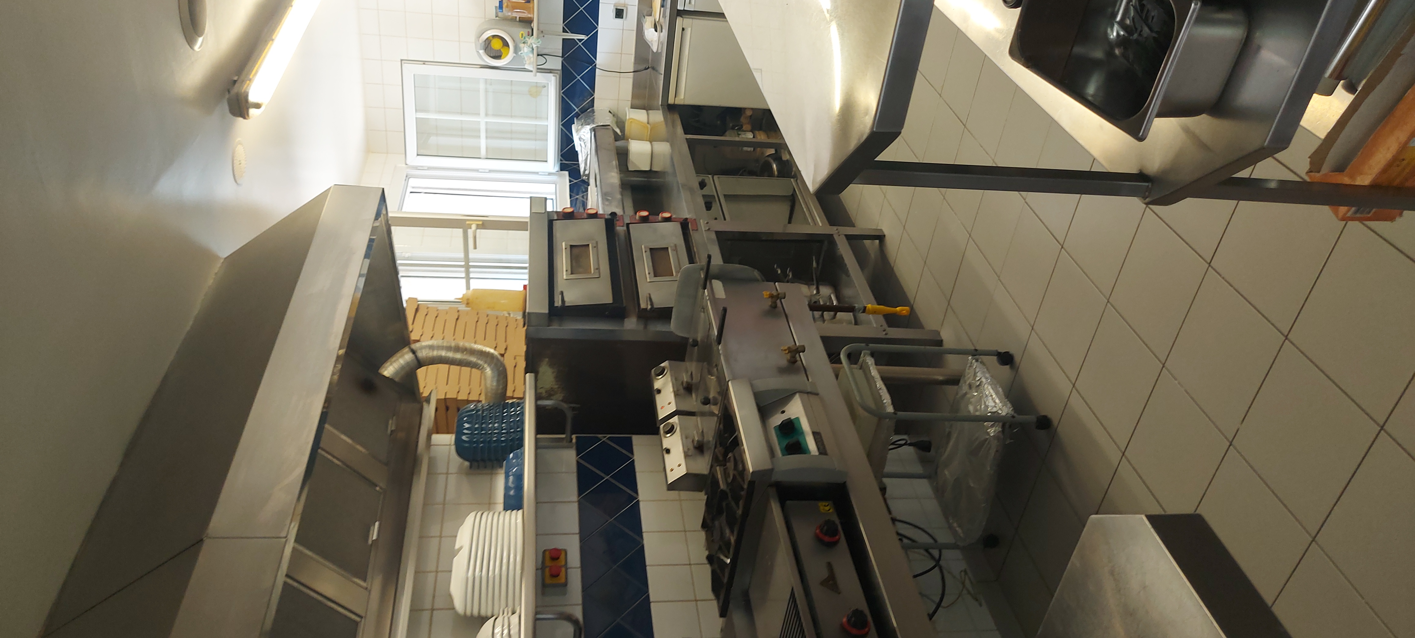 À VENDRE – PIZZERIA / CRÊPERIE – AMBOISE (37400) 🍕

Tu aimes la pizza.
Tu aimes les crêpes.
👉 Bonne nouvelle : l’affaire est déjà en place et rentable.

📍 Amboise (37) – ville touristique à fort passage
🔥 Pizzeria–crêperie exploitée depuis 2015
👨‍🍳 Chiffre d’affaires HT 2025 : 142 000 €, réalisé à deux personnes (couple)
🧀 Clientèle fidèle + touristique
🔑 Affaire clé en main : matériel opérationnel, concept qui fonctionne
📈 Potentiel de développement

💡 Vente pour changement de projet (aucune difficulté d’exploitation).

💰 Mise à prix : 60 000 € – faire offre sérieuse
📊 Dossier complet communiqué après premier échange
📞 Contact uniquement pour acquéreur sérieux