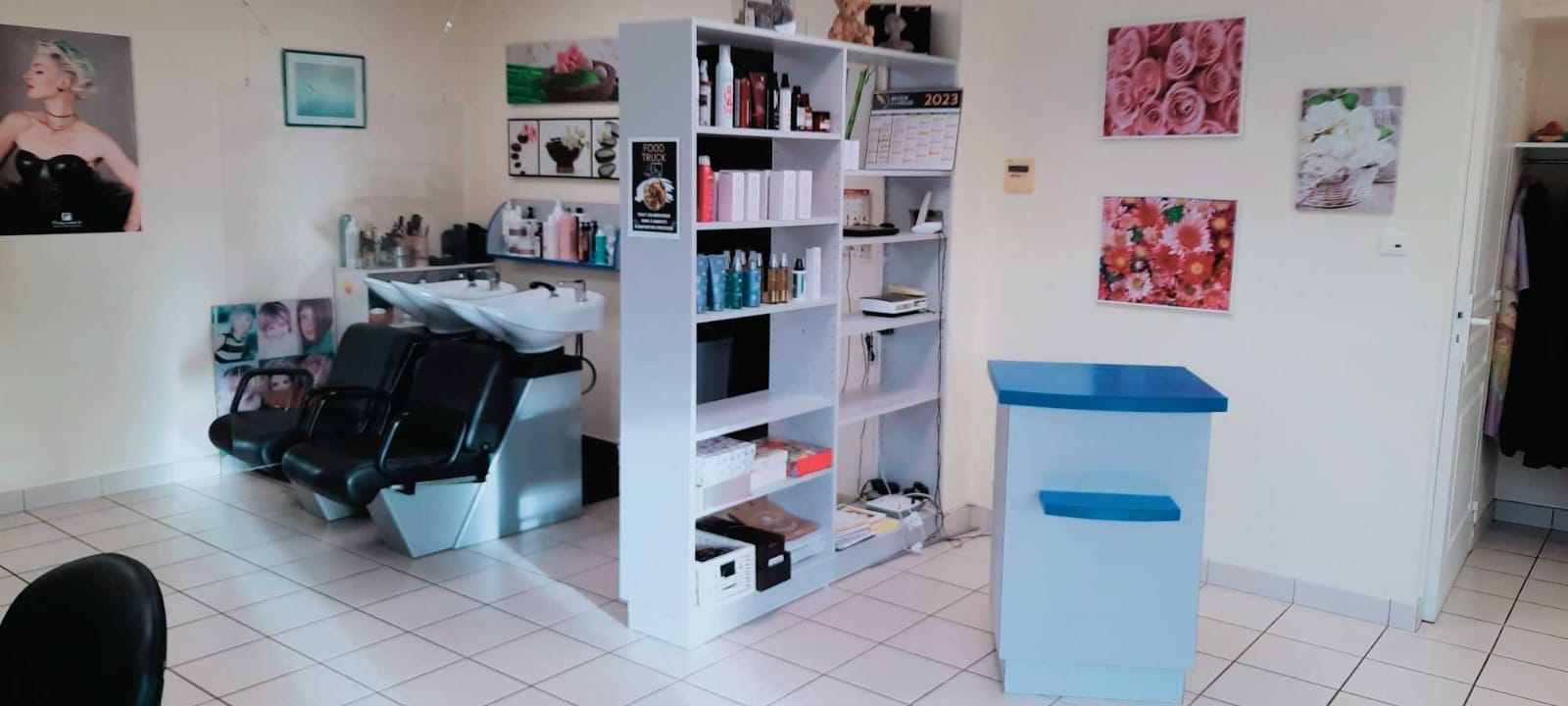 Loue salon de coiffure entièrement équipé à Ginestet, 24130, Dordogne. 

Installé dans la commune depuis 2000. 

Pas de fond de commerce à acheter. 

Location 1000€ par mois. 

Libre au 01/01/2025