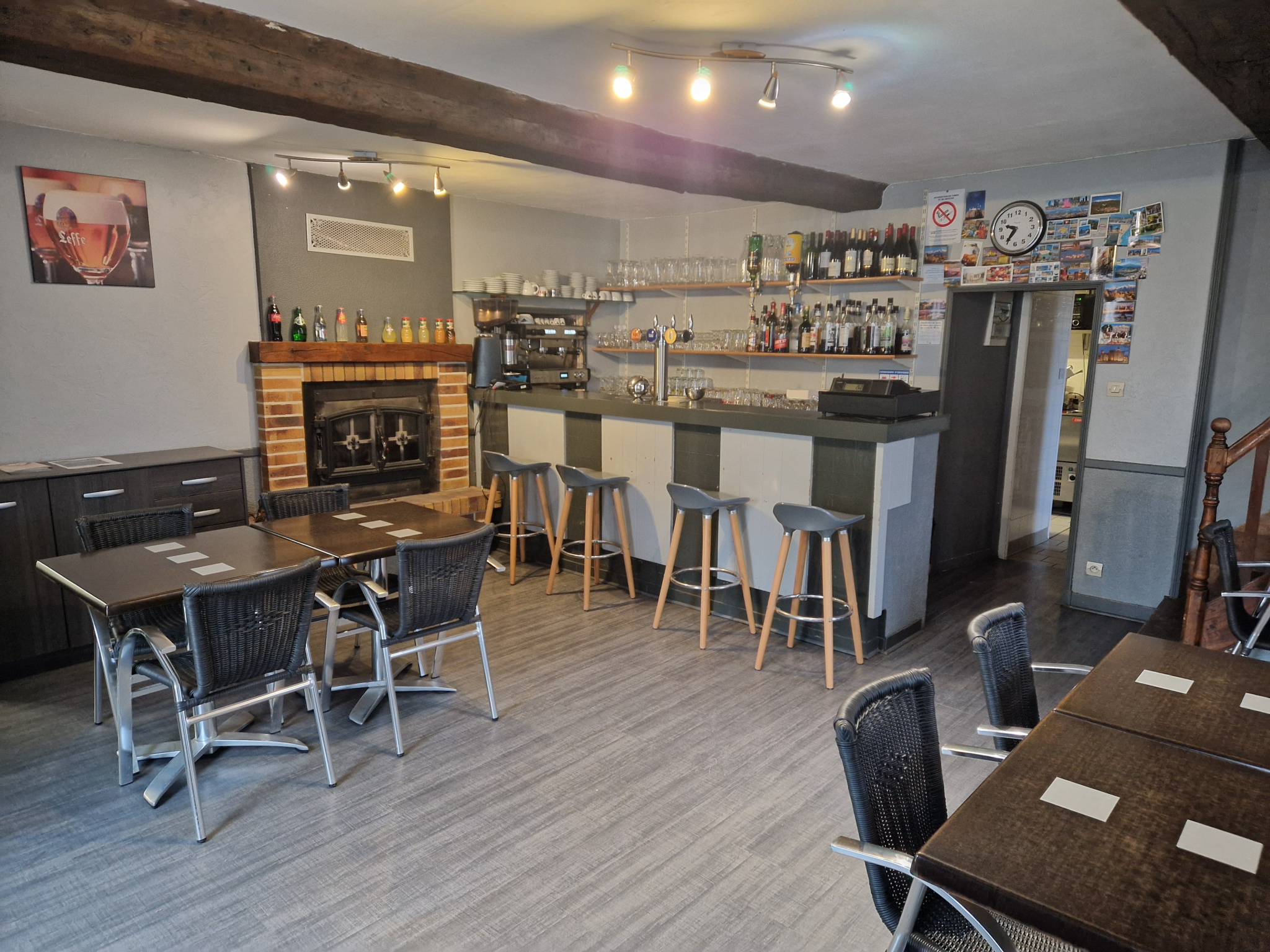 Bar restaurant pizzas avec logement