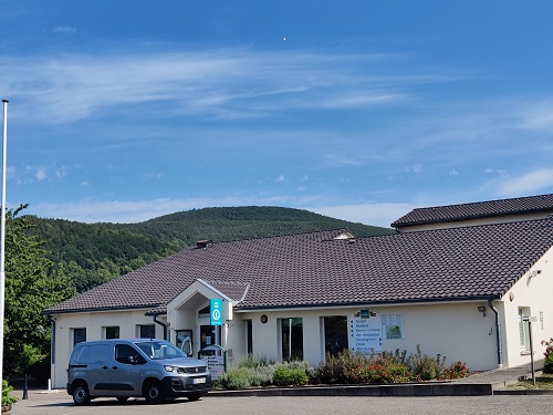 Nous mettons en gérance notre Restaurant/Bar au sein de notre camping qui est situé à Oberbronn proche de Niederbronn-les-Bains

Nous vous proposons un loyer de 1500€ par mois avec eau comprise, reste à charge l'électricité

Nous pouvons vous proposer un logement sur place moyennant d'un loyer

Vous avez la possibilité de l'ouvrir pendant l'hiver sachant qu'il possède son propre parking.