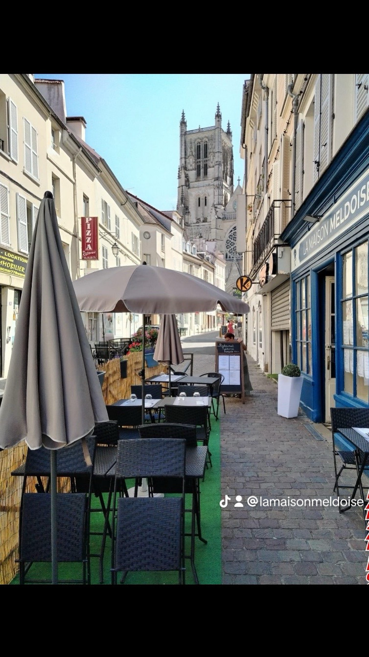 Restaurant 124 m² Meaux Hyper centre ville - Fonds de commerce Restaurant traditionnel - Cuisine française et produits locaux - 50 couverts en salle + 20 en terrasse.

La Maison Meldoise propose une cuisine 100% maison, réalisée à partir de produits frais et de saison. Les chefs mettent un point d'honneur à travailler des produits locaux, garantissant ainsi des saveurs authentiques et des plats de qualité. Présent dans le guide du 'Petit futé', travaille avec les offices de tourismes et les groupes.

En quelques mots :

- PAS DE SALARIÉ à la reprise
- Bail commercial de 9 ans (3/6/9 renouvelable)
- Loyer : 1 830 €/mois (non assujetti à TVA)
- Charges : 210 €/mois (non assujetti à TVA) comprenant la taxe foncière
- Taxe foncière : 234 €/mois
- Établissement vendu CLEF en main
- Opportunité de développement du CA (Éléments financiers sur demande)
- Ouvert du jeudi midi au dimanche soir + lundi et mardi soir