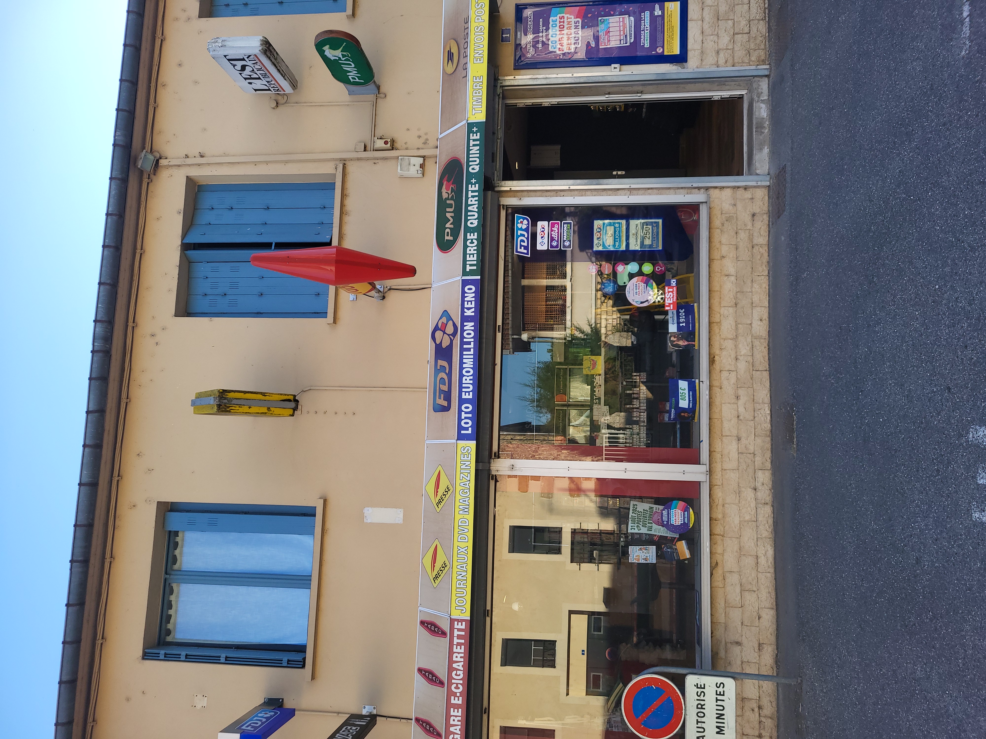 A vendre fond de commerce Tabac FDJ PMU licence a emporter boisson cbd....  zone passante 5000 véhicules jours. Loyer 700 euros par mois.