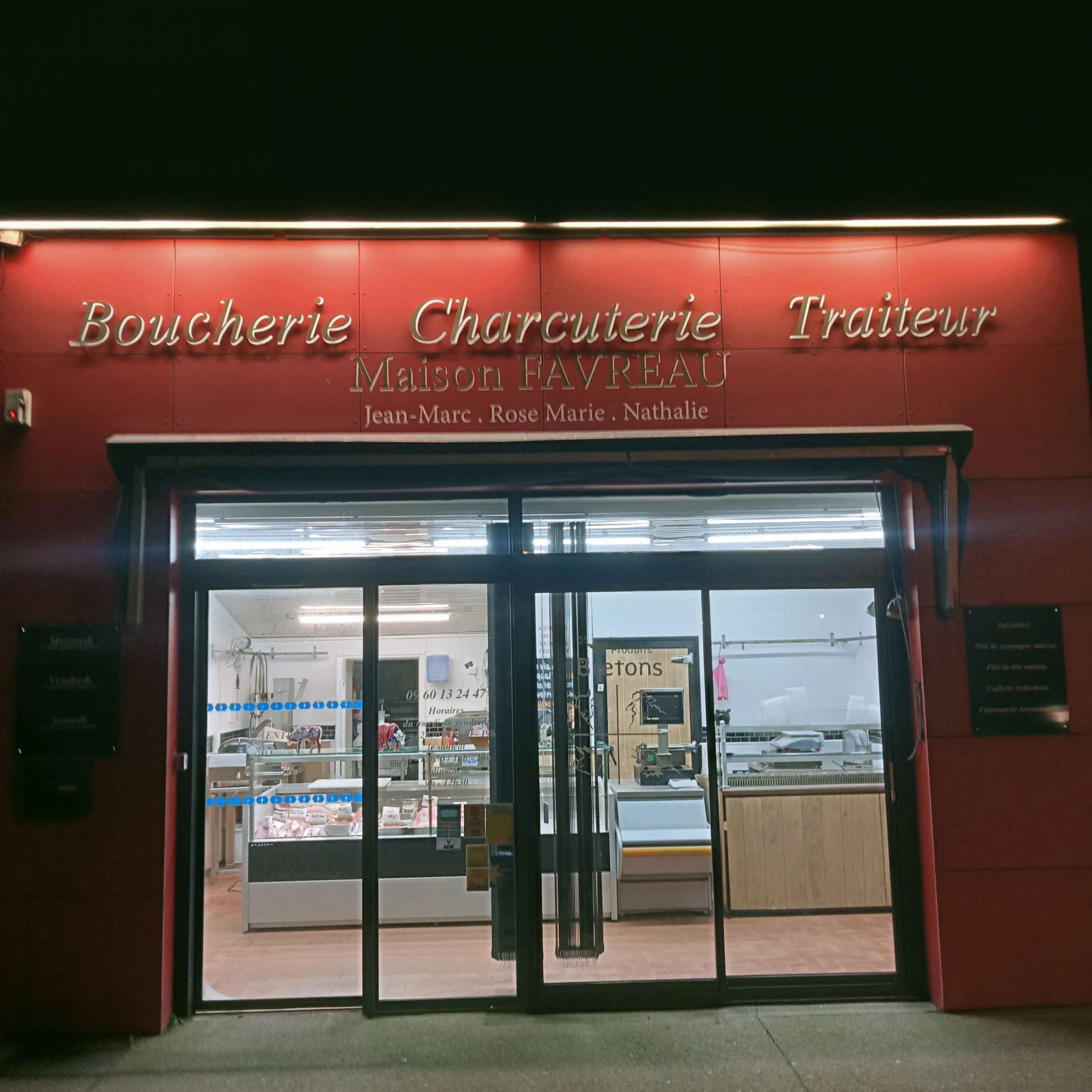 LOCATION GERANCE
MAGASIN ENTIEREMENT REFAIT
TRES A TRAVAILLER TOUT EQUIPE
IDEAL POUR UN SECOND ETABLISSEMENT
A VOIR ABSOLUMENT