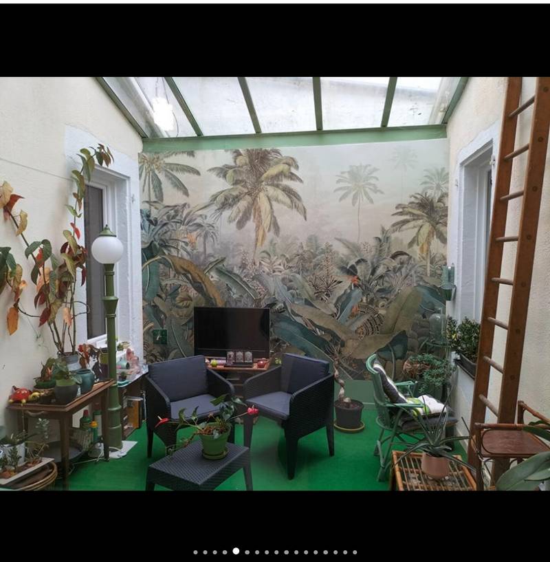 Immeuble 
RdC : commerce 102m² avec sanitaires, 
À l’étage : un appartement de 119m² (2 chambres + patio pouvant servir de chambre, grande cuisine équipée, 1 salon donnant sur balcon et grands combles isolés aménageables). 
24 panneaux solaires. 
Bastide tous commerces, piscine, dojo, skatepark- de la crèche au Collège, le bien donnant sur la place avec nombreux parkings. 
Le local peut accueillir tout commerce, médical, bureautique, artisanat, profession libérale, etc.
A 1 h 30 Pyrénées et 1 h 30 Océan, proche d’Eugénie les Bains (ville Thermale).

VENTE CAUSE RETRAITE

Viager libre pour 100.000 € + un loyers de 840€/mois (valeur du bien 235.000€) ou Vente à 235 000€ net vendeur.