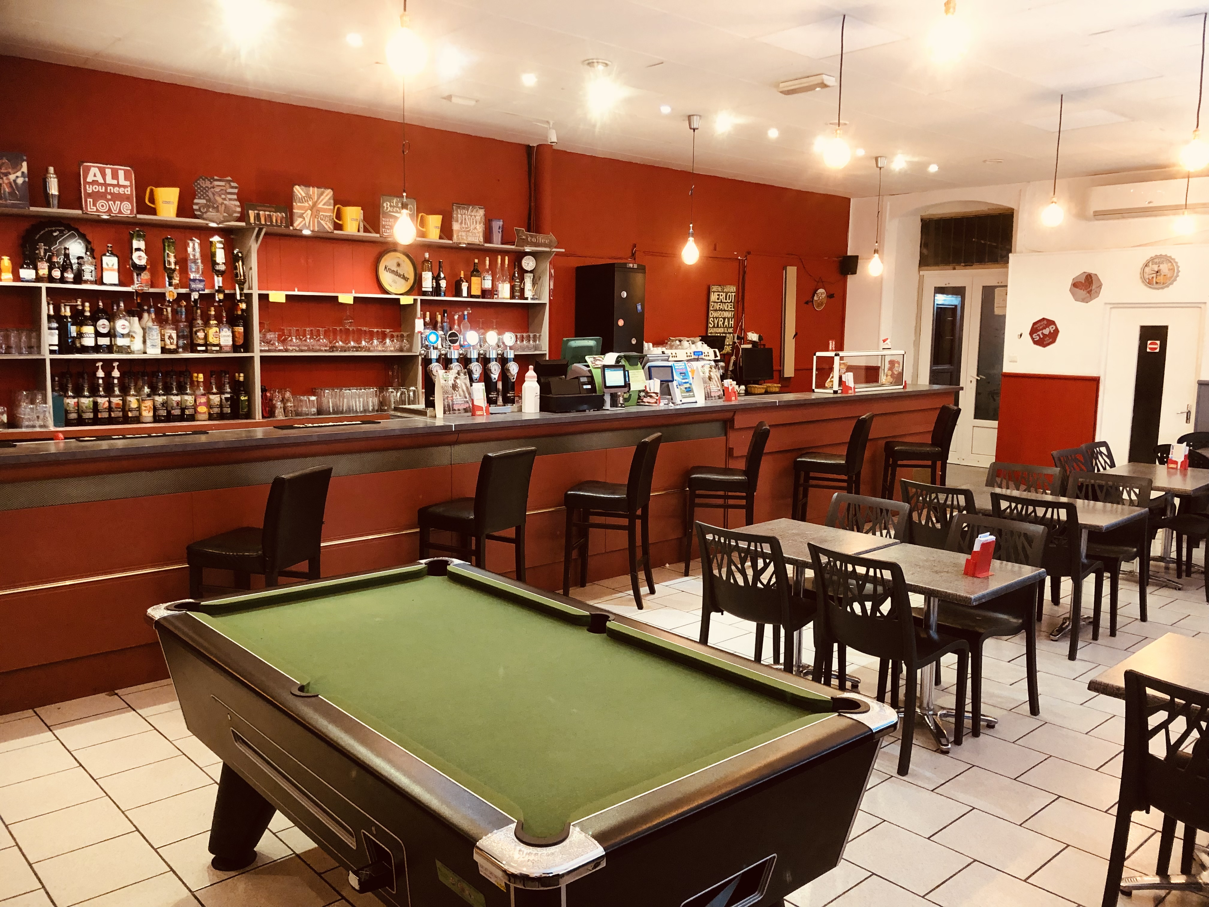 Une belle opportunité à saisir, dans un village situé entre mer et terre.
Deux fonds de commerce, l’un en face de l’autre avec chacun sa licence lV et sans contrats, une brasserie restaurant et un bar pmu jeux accompagnés de ses belles terrasses à l’ombre des platanes qui peuvent s’étendre jusqu’à 120 mètres carrés pour accueillir les festivités de l’été.

-la brasserie à une surface de 150 m2 avec une belle salle de restauration de 60 places, un stockage de 100 m2 et un appartement de fonction de type 3, le tout pour un loyer de 947 euros par mois.

-le bar pmu à une salle de 100 m2, une autre de50 m2,une cuisine prête à fonctionner et il espace de stockage de 200 m2 le tout pour un loyer mensuel de 873 euros.

Ses deux affaires sans concurrence, dégage un très beau chiffre d’affaires en constante évolution avec une clientèle fidèle et locale ainsi que sa clientèle estivale.

N’hésitez a nous contacter pour plus de renseignements.