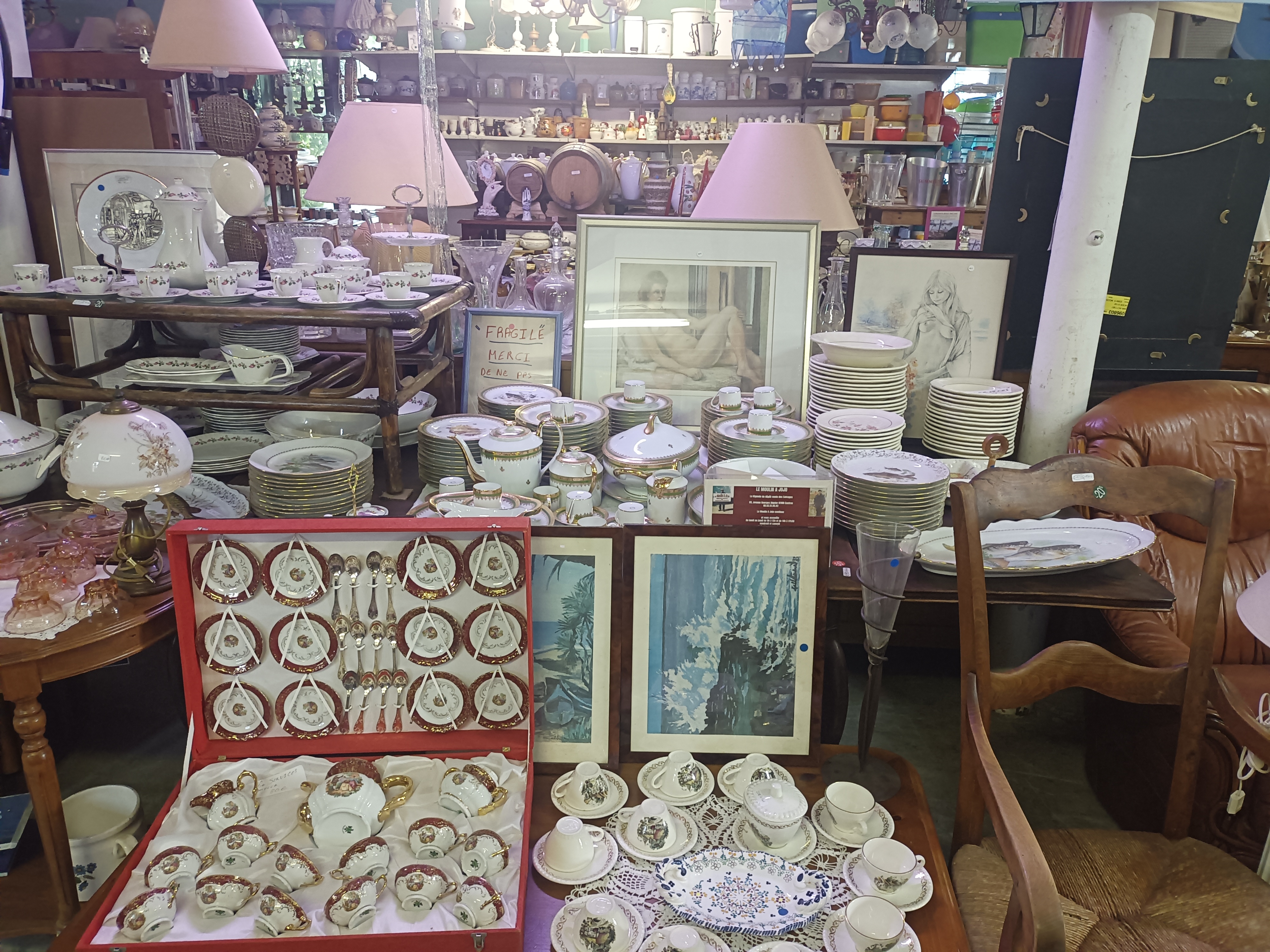 Bonjour, 

Suite à une retraite prochaine je mets en vente mon fond de commerce Brocante. 

Clientèle suivie depuis 38 années. La boutique est située à proximité du centre ville au 65 avenue Georges Alquier Les Salvages 81100 Castres.

Pour toutes demandes d'informations complémentaires, merci de bien vouloir me contacter au : 05 63 51 95 82 aux horaires d'ouvertures : 

*de 9H A 11H30 du lundi au samedi
*de 14H A 17H30 du lundi au jeudi 
*de 14H A 18H30 les vendredis et samedis

Cordialement 

Jojo

La fermeture définitive vous sera communiquée ultérieurement