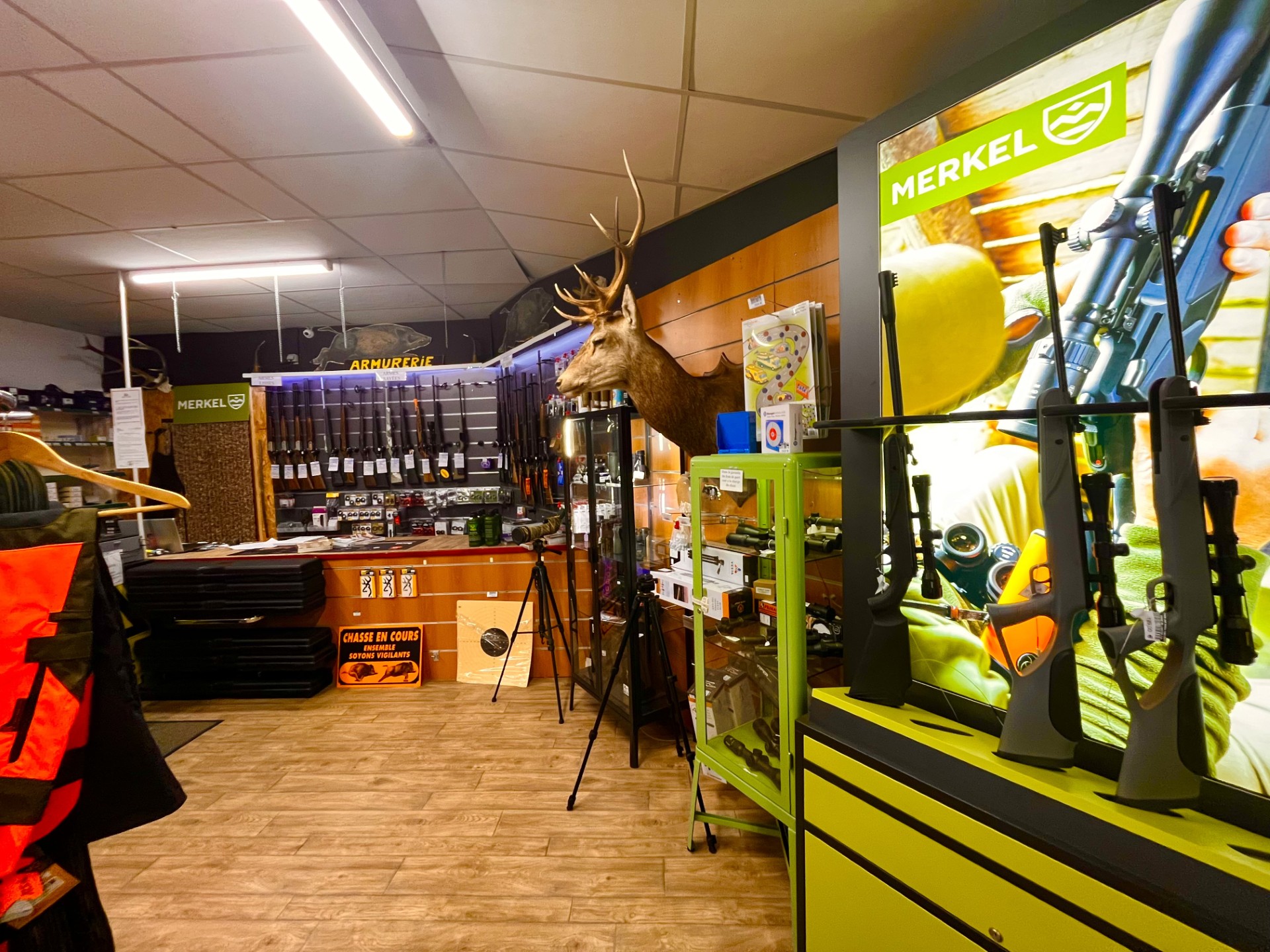 À CÉDER — MAGASIN DE CHASSE ET DE PÊCHE DANS LES HAUTES-ALPES
Vous souhaitez reprendre une activité dynamique dans un cadre privilégié ? Ce magasin de chasse et de pêche bénéficie d’un **emplacement de premier choix, avec parking devant le commerce et une clientèle fidèle
 En activité depuis 2009, au cœur des Hautes-Alpes et à proximité du lac de Serre-Ponçon, l’entreprise profite d’une activité saisonnière complémentaire :
 la pêche anime le magasin de février à octobre, puis la chasse prend le relais dès le mois d’août. 
Une affaire fructueuse, idéale pour poursuivre une activité bien implantée dans une région appréciée des amateurs de nature et de plein air. 
Cession pour cause de départ à la retraite.
stock actuel        100 000€
rachat des parts 100 000€
Pour plus d’informations, contactez le vendeur.