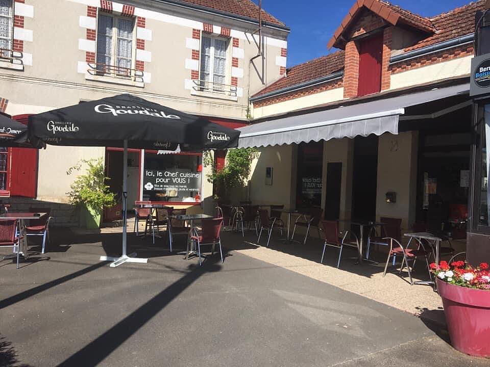 Vends fond de commerce Bar Restaurant , type restauration ouvrière, d'une capacité de 40 couverts à l'intèrieur et 20 couverts en terrasse.
Etablissement aux normes et en bon état. Ouvert du lundi au vendredi de 7h à 20 h. Fermeture le week-end. Idéal pour jeune couple souhaitant se lancer pour la première fois .