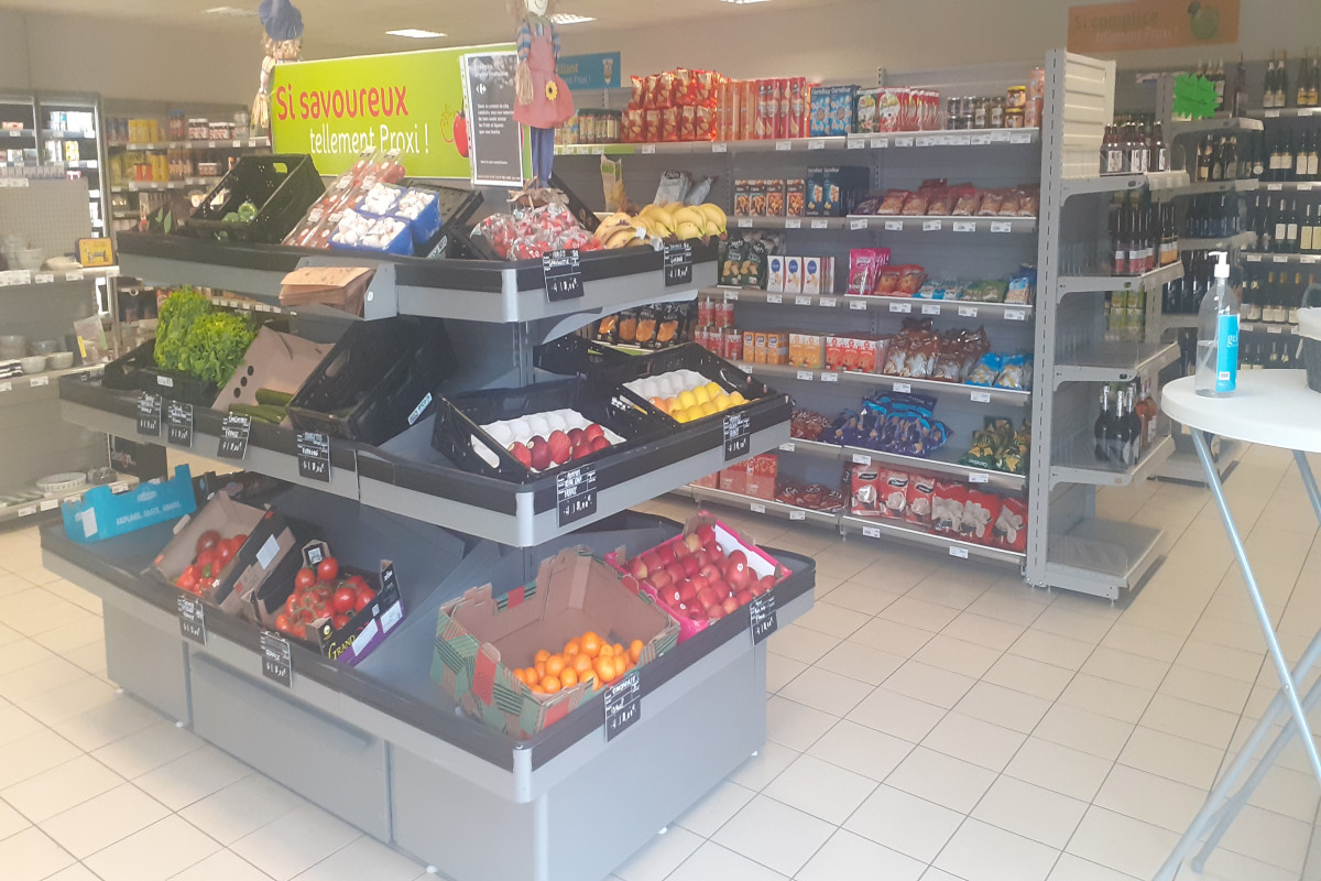 Belle affaire,dans une commune sans concurrence ,du nord Finistère en développement. Magasin idéal pour une personne seule ,pas de travaux a prévoir, matériel très récent. Situé sur l axe principal de la commune avec stationnement et commerces complémentaires. 
Magasin sous enseigne nationale a forte notoriété.