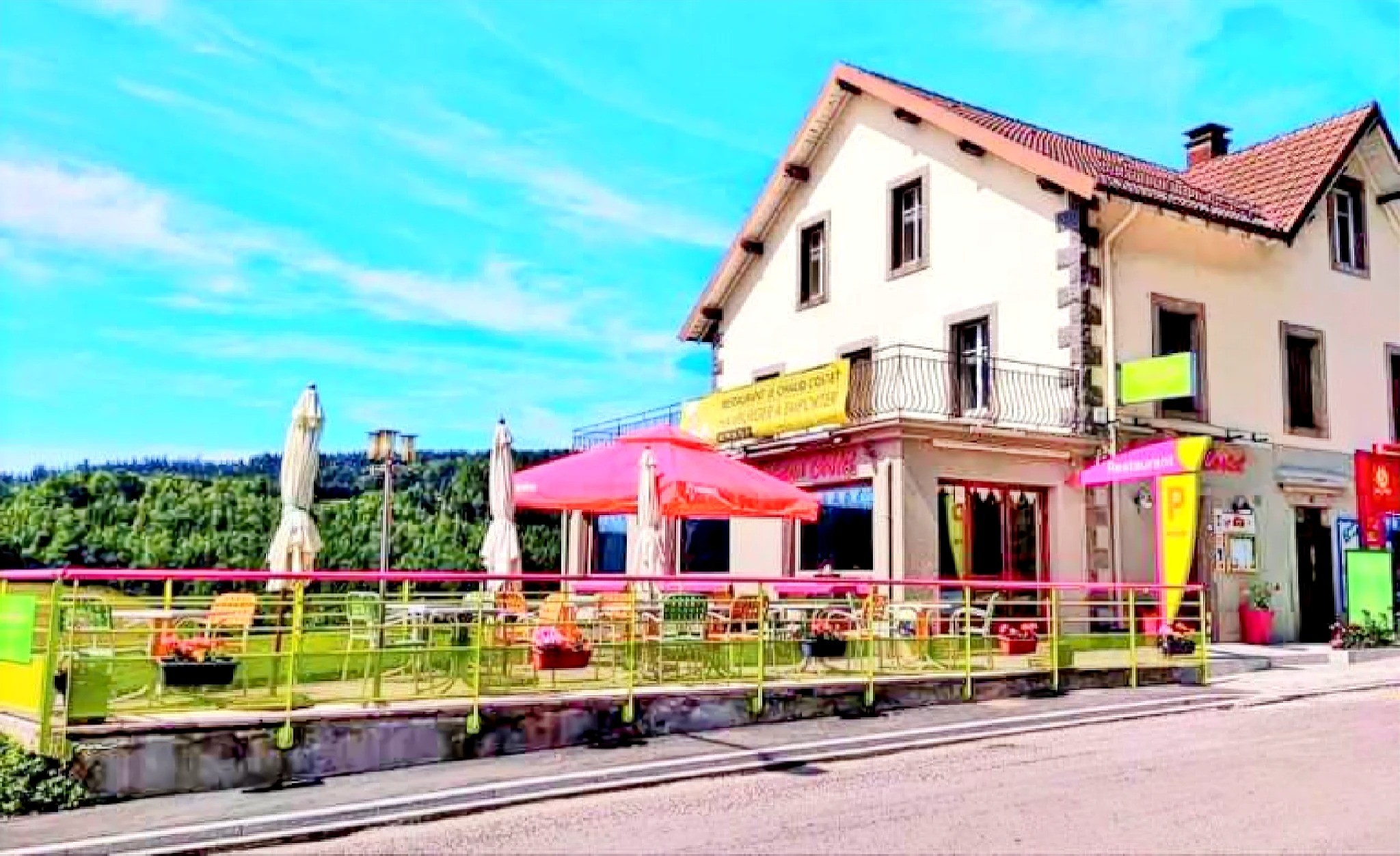 PROCHE DE GERARDMER Fonds de commerce de Bar, Restaurant situé au cœur du village du Tholy.

Salle de 28 couverts, modulable, Bar de 14 places, cuisine, réserve, etc...

Une terrasse de 24 places avec vue panoramique sur la vallée.
Parking gratuit en face du commerce.
Logement de 3 pièces attenant, vous permettant de profiter pleinement de la vie du village.

Commerces et services à proximité : Bureau de poste, école maternelle, primaire et collège facilitent la vie quotidienne.

Potentiel de développement : Population de 1536 habitants, clientèle de passage et villégiature ( locations saisonnières ), cascades de TENDON toutes proches.

URGENT vendu cause maladie. Prix négociable.