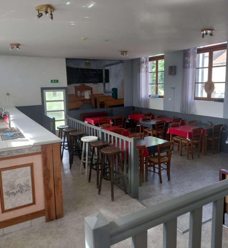 Saint Maurice près Crocq
Restaurant communal à louer
Belle opportunité pour développer une activité de restauration dans un cadre paisible et verdoyant.
Ce bien se compose :
Salle d’environ 30 couverts
Cuisine professionnelle entièrement équipée
Réserve et espace de stockage
Terrasse extérieure
Un parking à proximité pour la clientèle

Profil recherché : permis d’exploitation, professionnel expérimenté.
Visite et informations sur demande.
Joindre un CV et une lettre de motivation