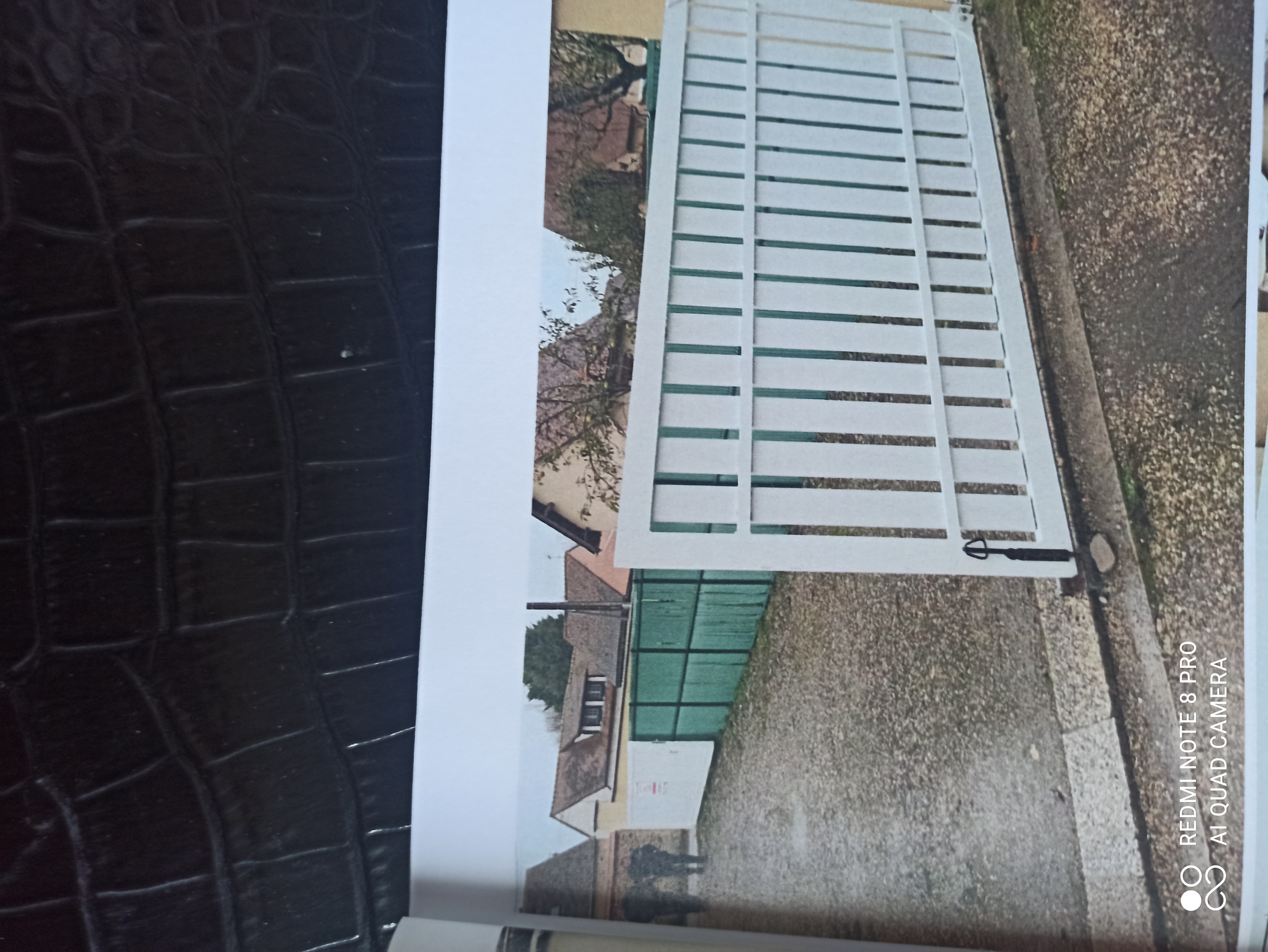 A 10 mn de l'A13 proche de Pacy sur Eure, grand atelier pouvant être rénové en habitation. Bureau, réfectoire, sanitaires, dépendance, enfilade de garages
sur 2609m2 bien clos