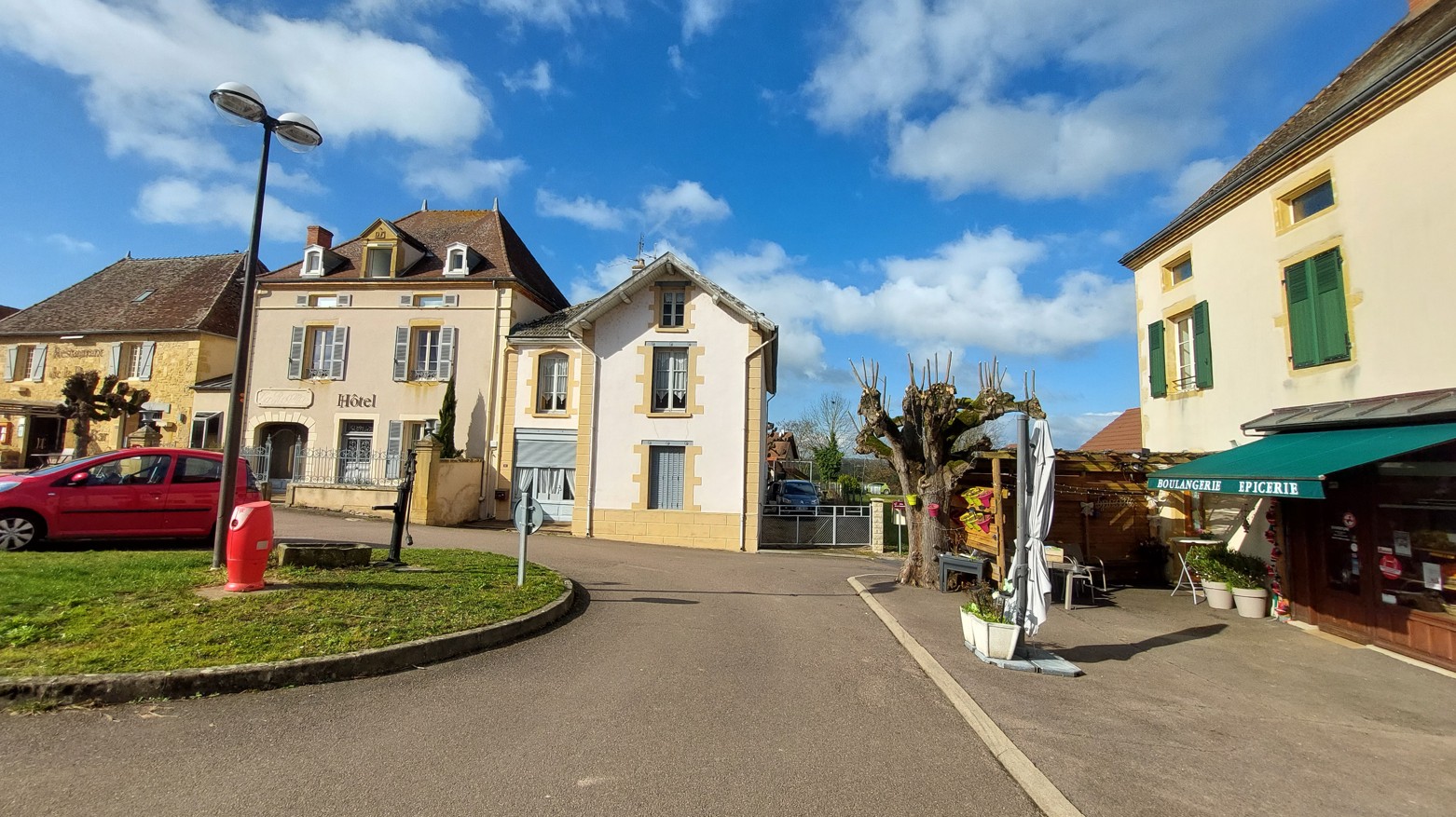 Authenticité et charme, une opportunité à saisir en Bourgogne Sud ! Fonds de commerce boulangerie à reprendre.