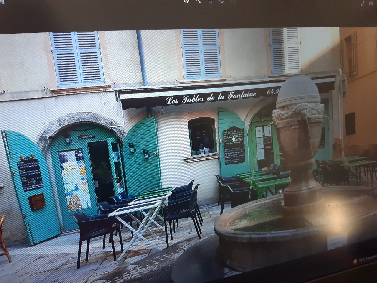 Vends fond de commerce, restauration traditionnelle, emplacement très agréable et calme, rue piétonne.  Dans le vieux centre de Toulon. 

https://www.google.com/maps/place/Pl.+Gustave+Lambert,+83000+Toulon/@43.1212611,5.9295092,17z/data=!3m1!4b1!4m5!3m4!1s0x12c91b0dbde0a8ad:0x3f8ad6d2fe5e53b3!8m2!3d43.1212611!4d5.9316979

Propriétaire mairie de Toulon, municipalité très arrangeante et disponible pour le développement du centre-ville. 
Capacité intérieure 28 places ainsi que 24 à 30 places extérieures suivant le droit de terrasse autorisé par la mairie. Réserve de 50 m carré à l’étage compris dans le bail. Etablissement très bien entretenu, prêt à être exploité. License boisson grande restauration -Tout le matériel mis en place nécessaire laissé au futur acquéreur. 
https://www.tripadvisor.fr/Restaurant_Review-g187257-d7885793-Reviews-Les_Tables_de_la_Fontaine-Toulon_Var_Provence_Alpes_Cote_d_Azur.html

Photos sur demande de l’intérieur, de la cuisine du bar, ainsi que la terrasse. 
Merci de me contacter, que les personnes sérieuses (disposant au moins de la moitié de l’apport entre 70000 et 85 000 €). Curieux s’abstenir, contact seulement par mail pour d’autres questions.
Aucun document ne sera envoyé ou présenté sans une rencontre sur site. 
lestablesdelafontaine83@gmail.com

Vends fonds de commerce, restauration traditionnelle, emplacement très agréable et calme, rue piétonne.  Dans le vieux centre de Toulon. 

Propriétaire mairie de Toulon, municipalité très arrangeante et disponible pour le développement du centre-ville.  Droit de regard sur futur acquéreur sur le projet proposé – Loyer raisonnable - 

Actuellement géré par 1 couple, 1 apprenti cuisine et deux mi-temps - Pas de personnel à reprendre - 
Capacité intérieure 28 places ainsi que 24 à 30 places extérieures suivant le droit de terrasse autorisé par la mairie. Réserve de 50 m carré à l’étage compris dans le bail. Etablissement très bien entretenu, prêt à être exploité. License boisson grande restauration -Tout le matériel mis en place nécessaire laissé au futur acquéreur. Liste sur demande - 

Photos sur demande : de l’intérieur, de la cuisine du bar, ainsi que la terrasse. 
PHOTOS ACTUELLES TROP LOURDES .

Merci de me contacter, que les personnes sérieuses. Curieux s’abstenir, Prix négociable – pour le moment pas d’agence donc 8 % de frais en moins. 
Contact seulement par mail pour d’autres questions.
Aucun document ne sera envoyé ou présenté sans une rencontre sur site. 
lestablesdelafontaine83@gmail.com